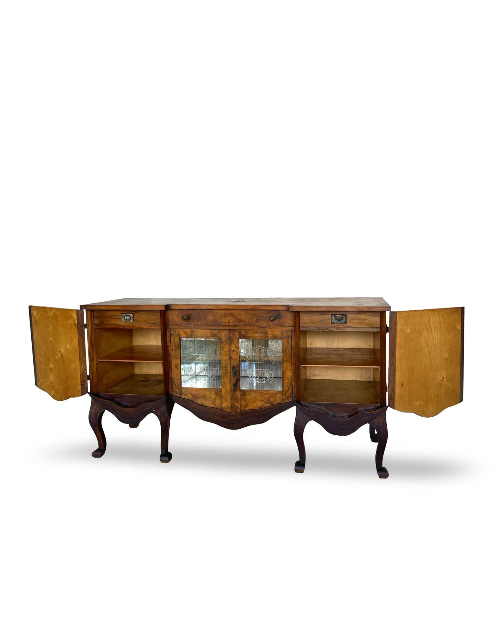 Buffet en noyer burr italien, années 1930.