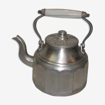 White porcelain handle kettle