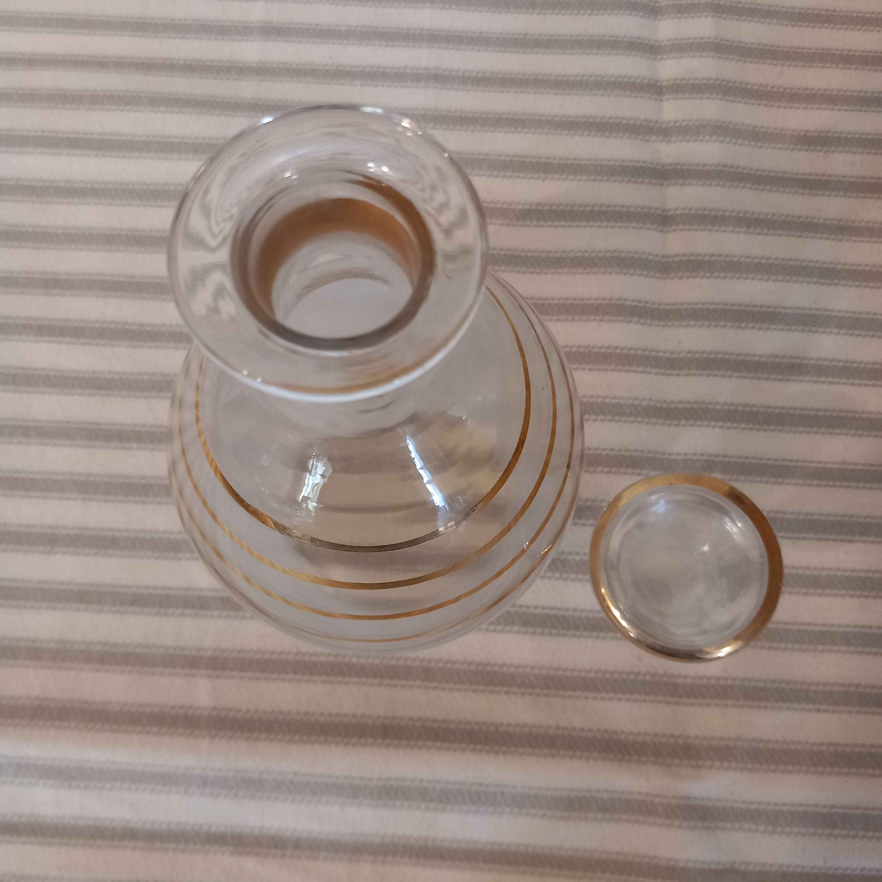 Liquor decanter with golden edging