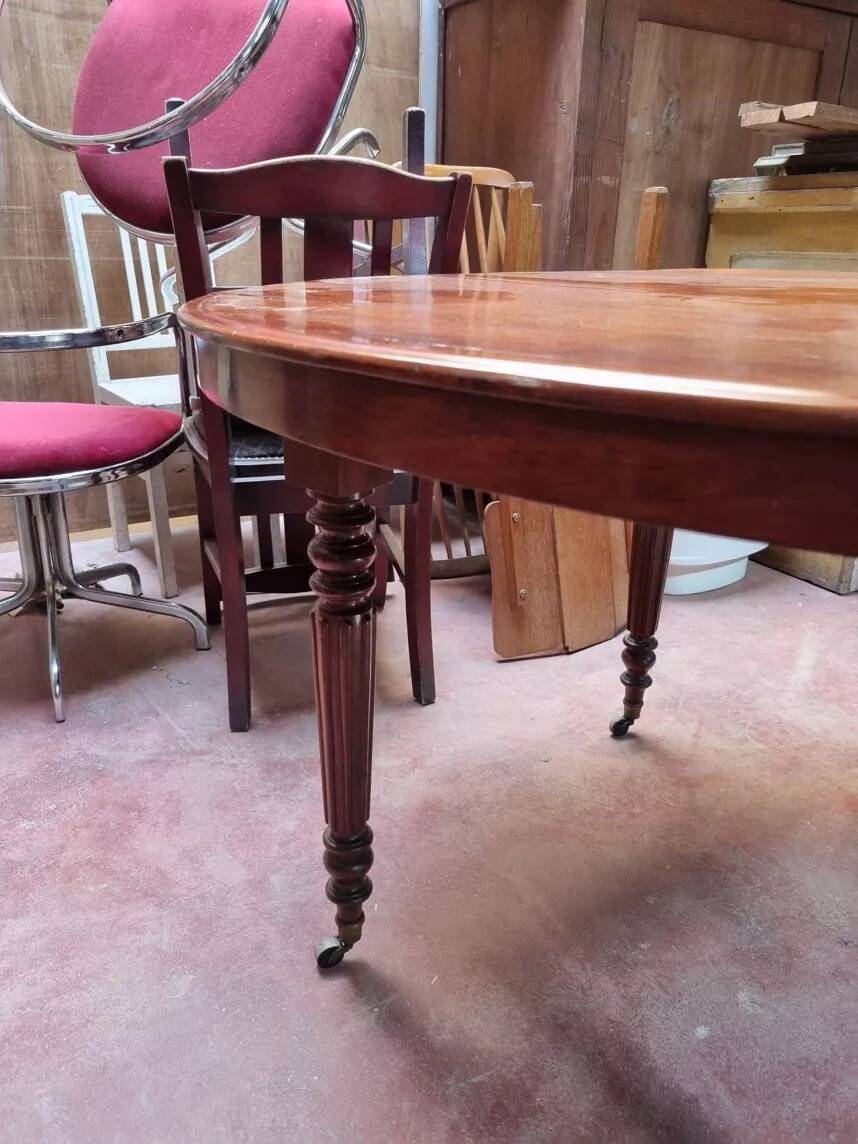 Round mahogany table - Early 20th century
