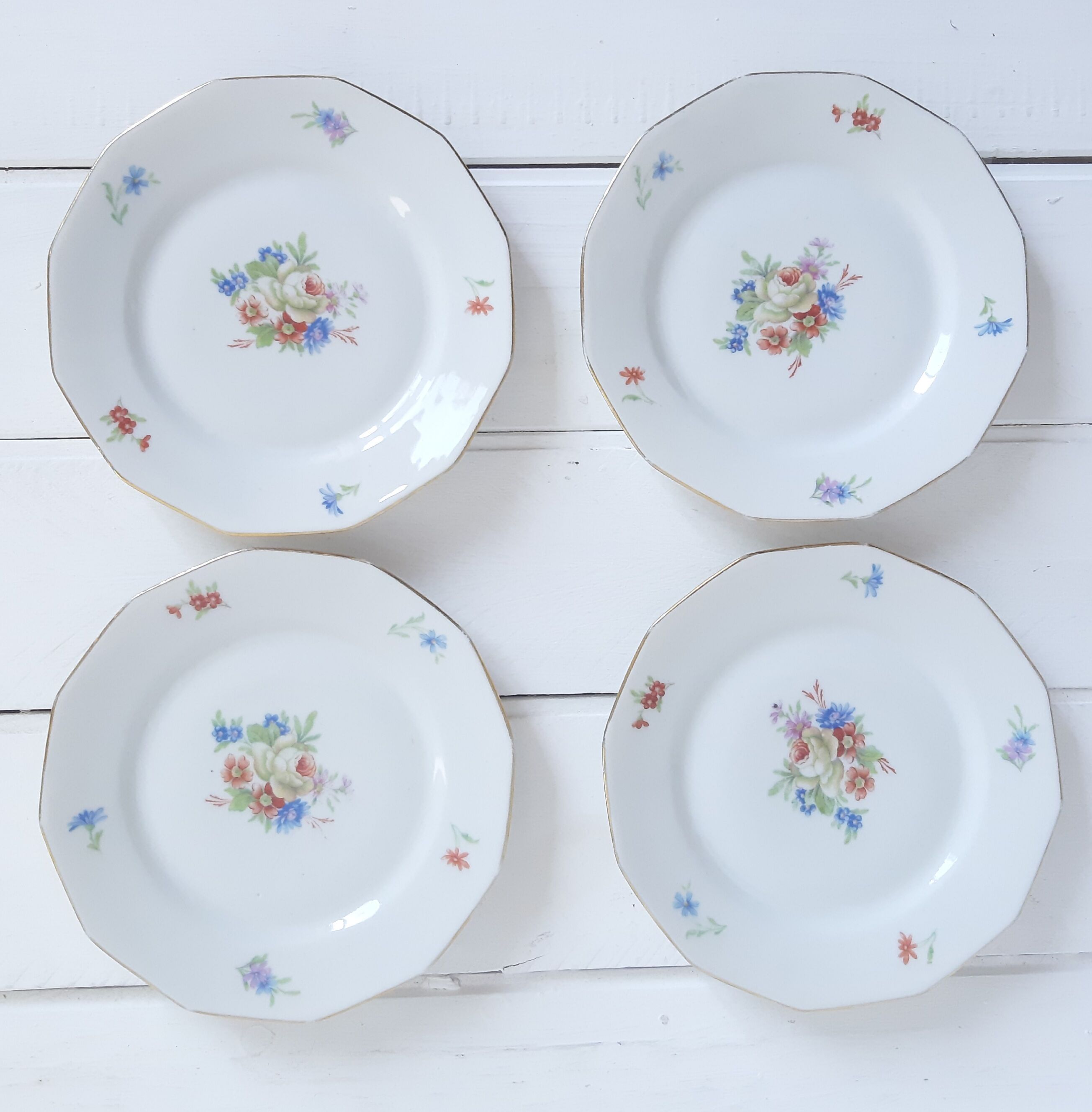 4 assiettes à dessert