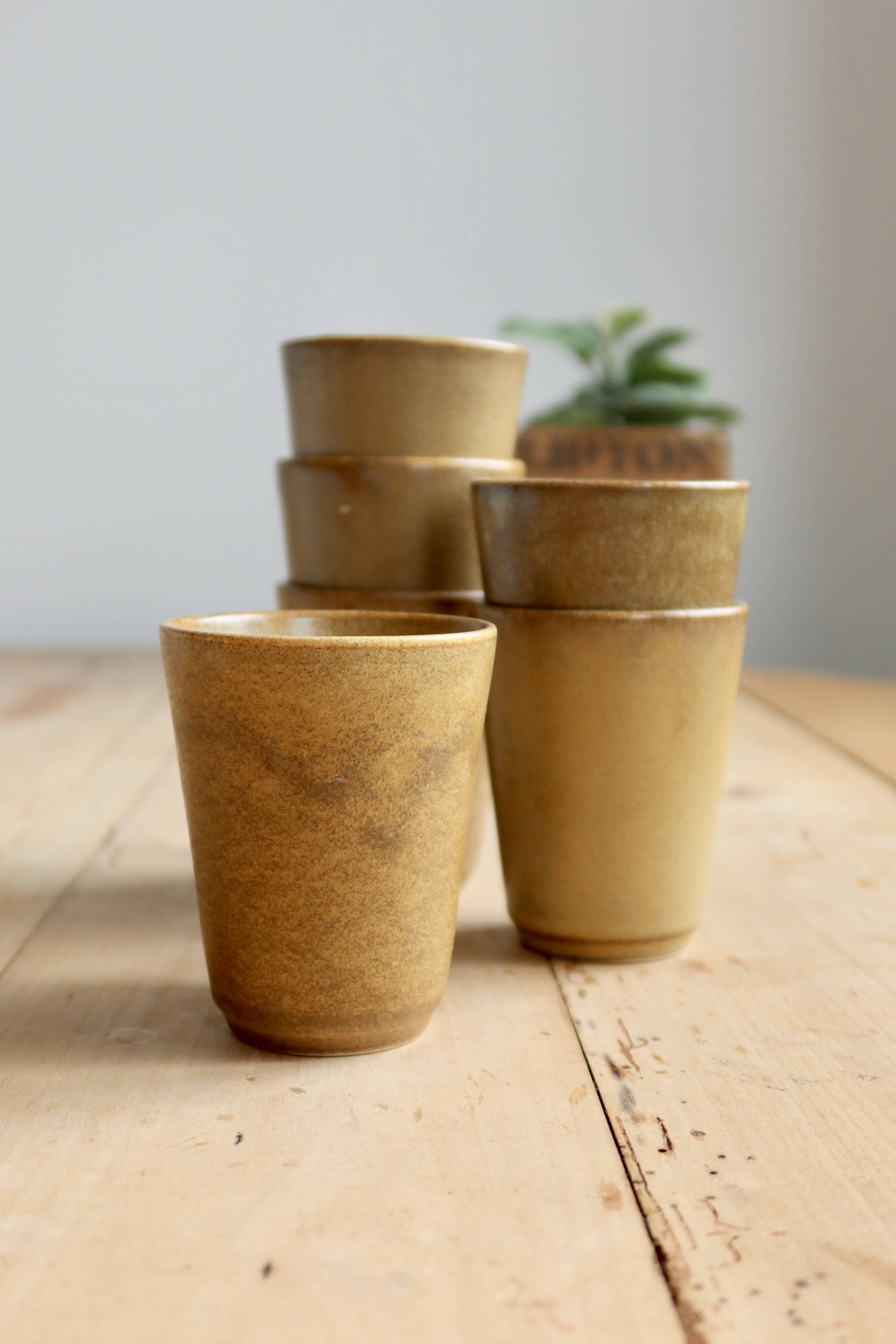 6 vintage stoneware cups – Mismatched