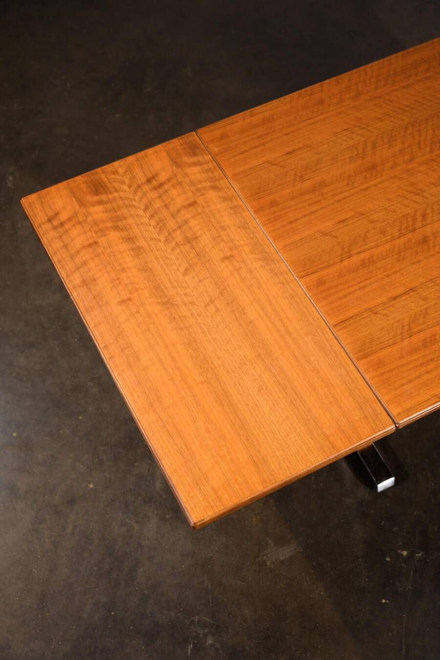 Extendable work table with chrome legs