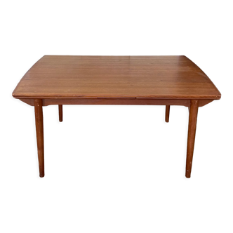 Scandinavian table