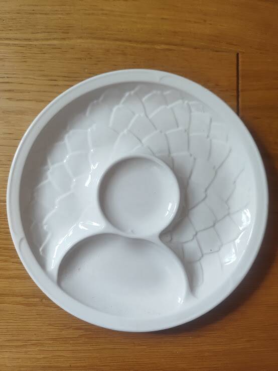 New! 1960/80 Salins / 4 Large Artichoke Plates / white