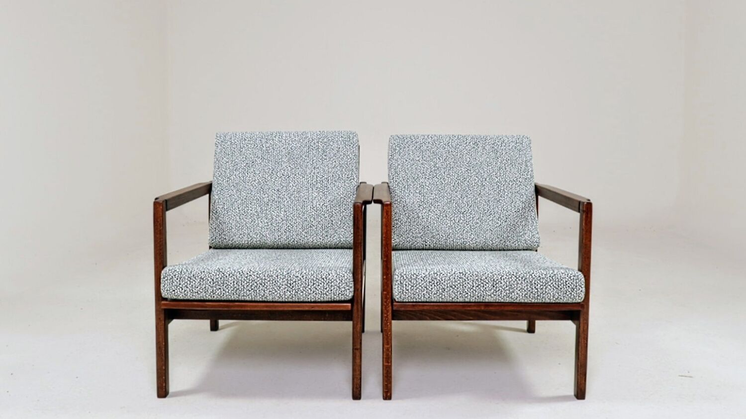 Pair two Lounge Chair Mid Century Modern Cuschion Bouclè upholstery