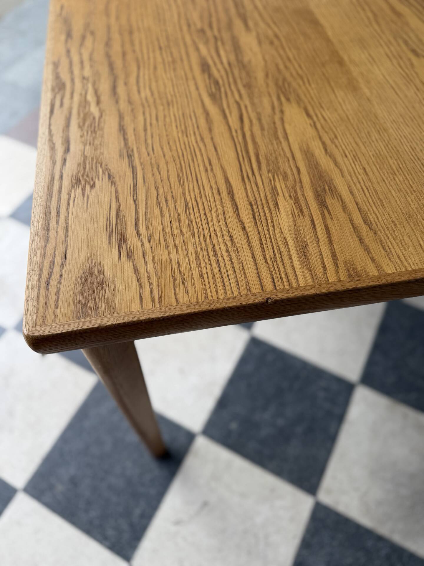 Table scandinave en chêne