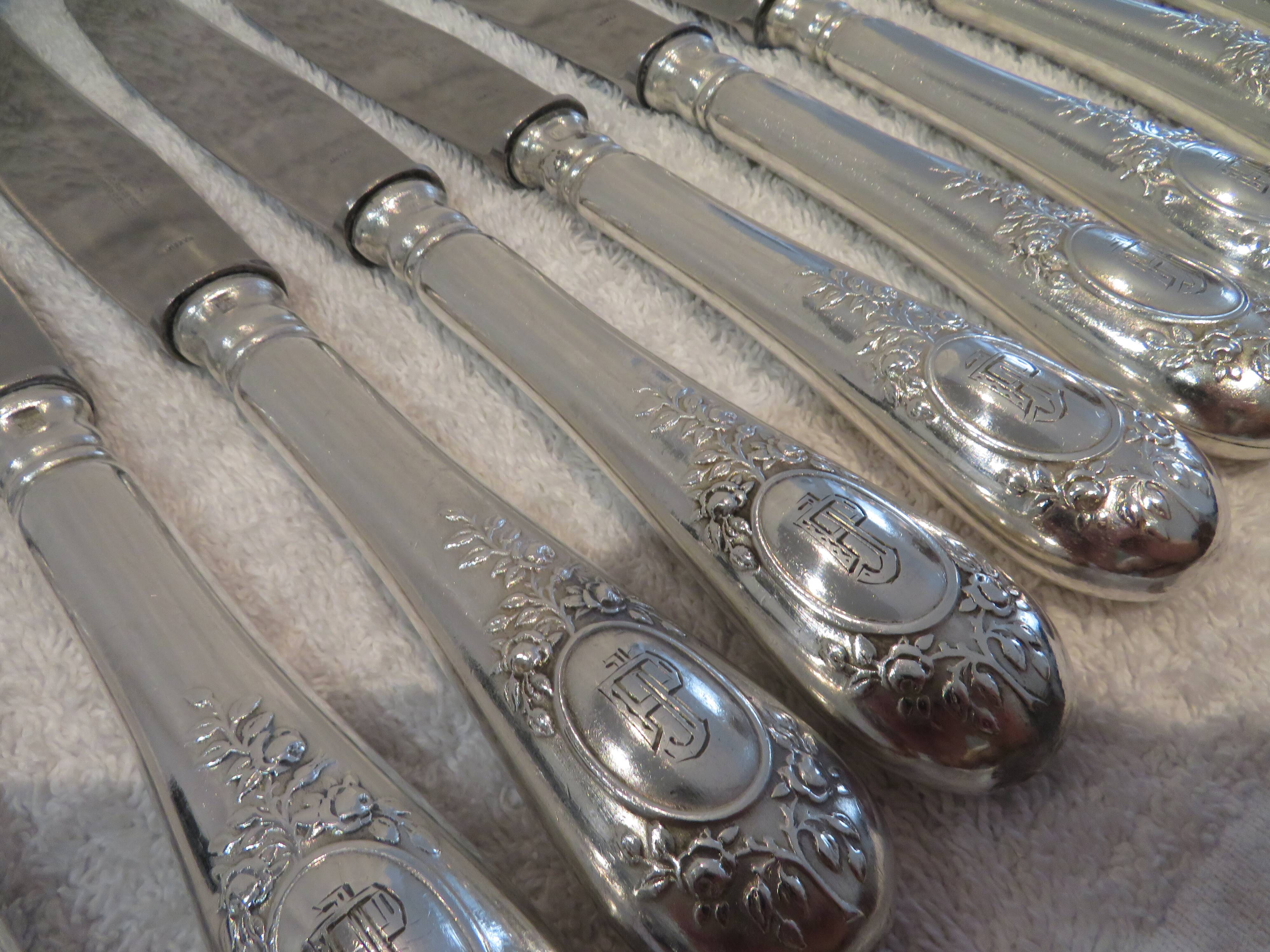 11 silver plated table knives, Ercuis goldsmith, Louis XVI roses model