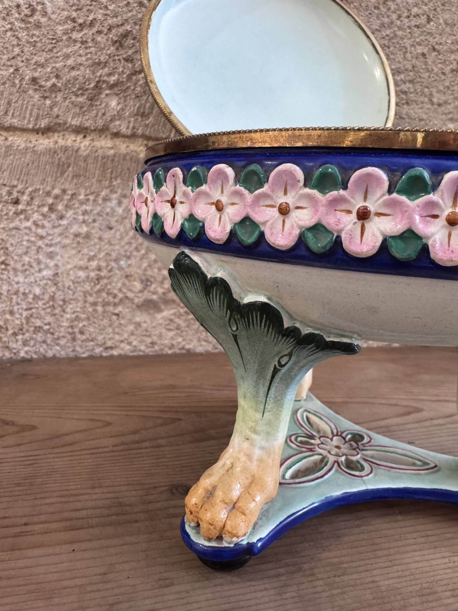 Fine porcelain bonbonnière attributed to Jules Vieillard, Bordeaux.
