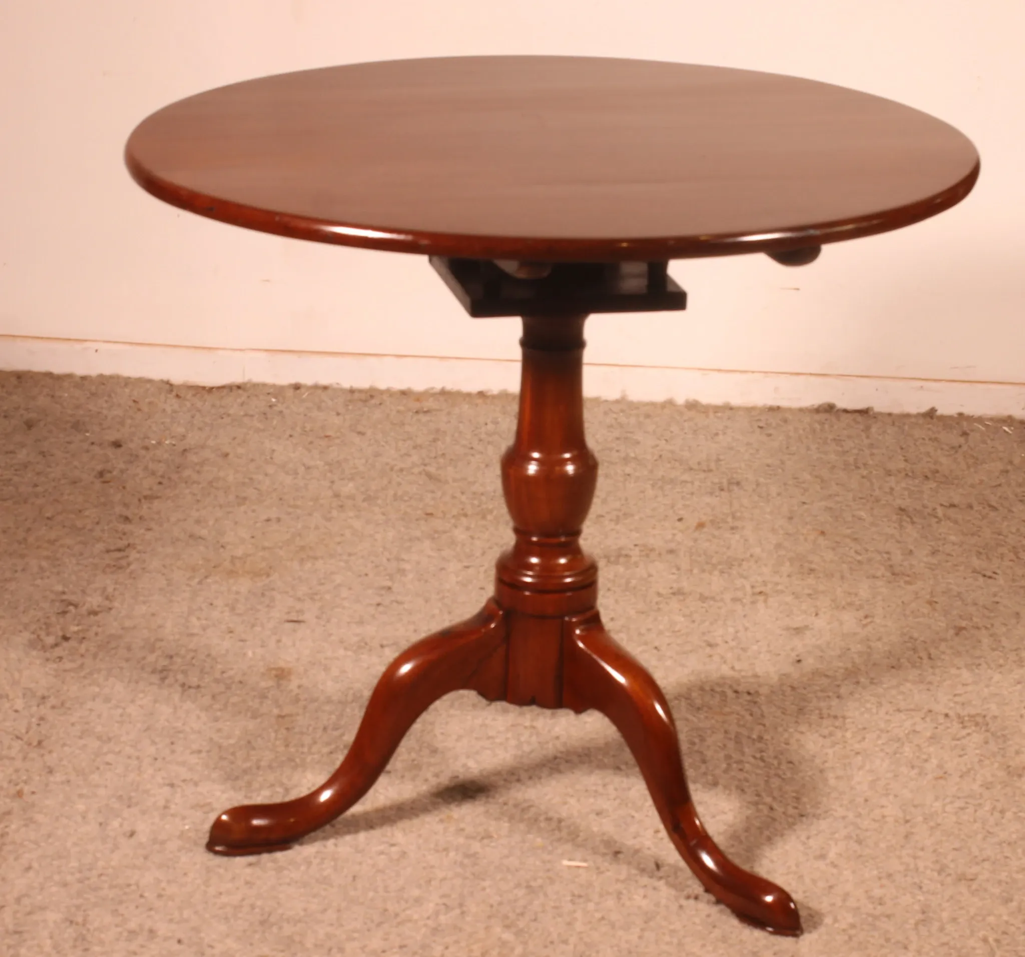 mahogany guéridon with mechanism - 18th century