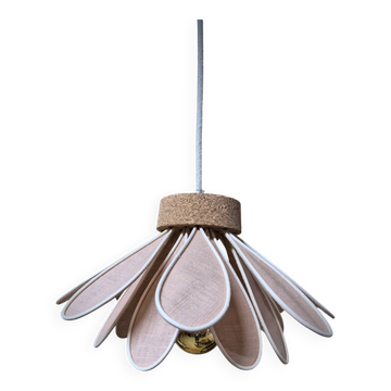 Suspension fleur Iris, 16 pétales en rotin et lin vieux rose