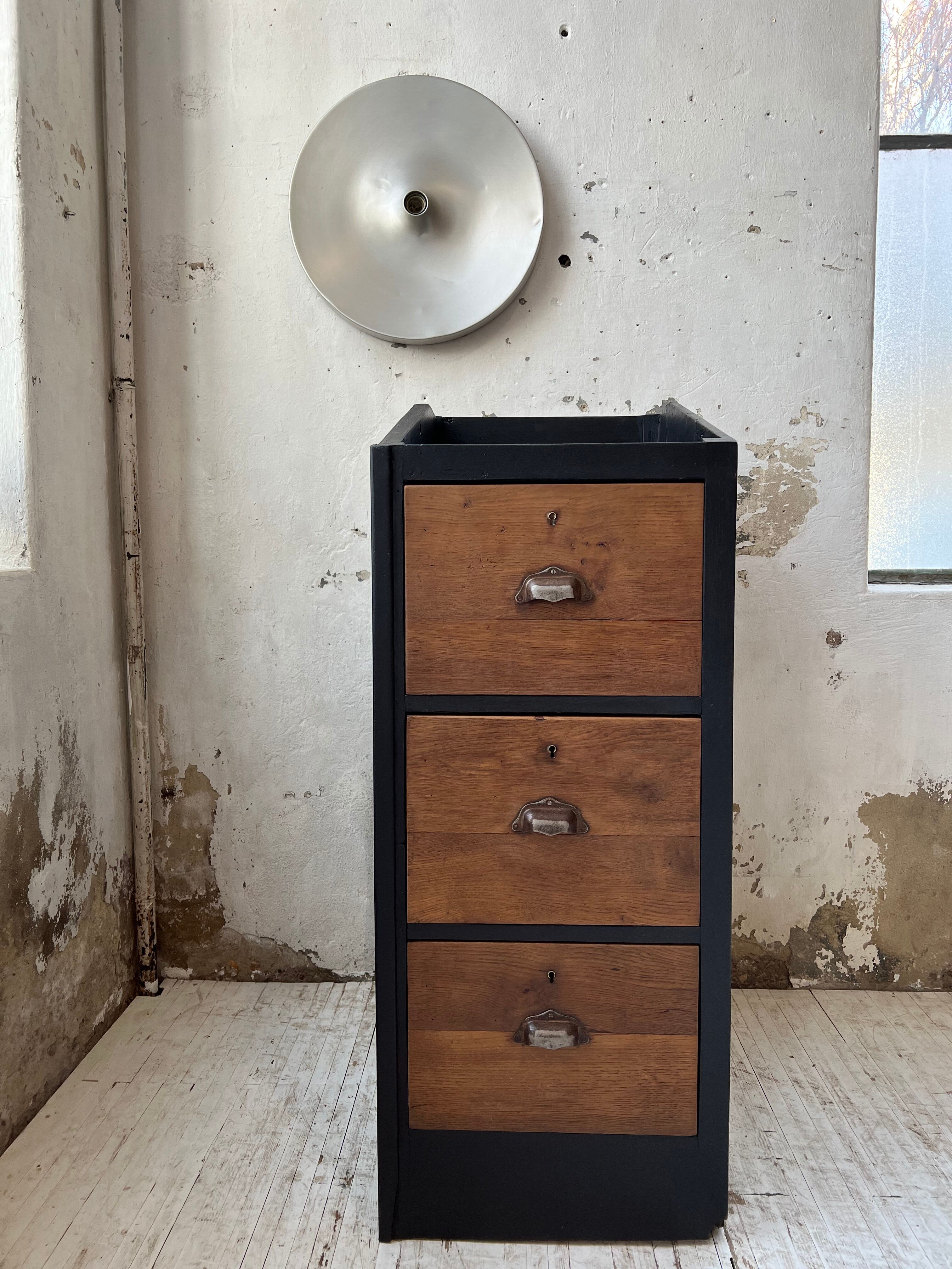 3-drawer column trade cabinet