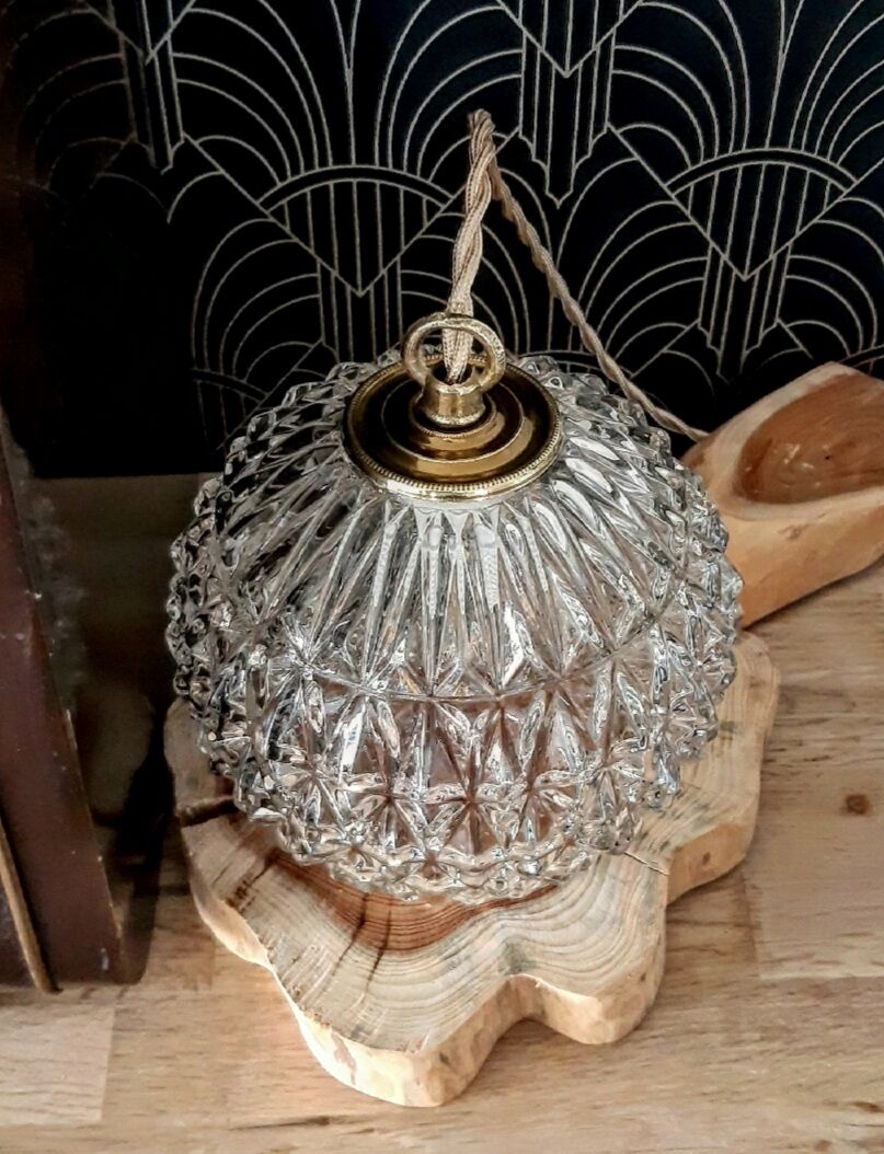 Chiseled vintage globe player