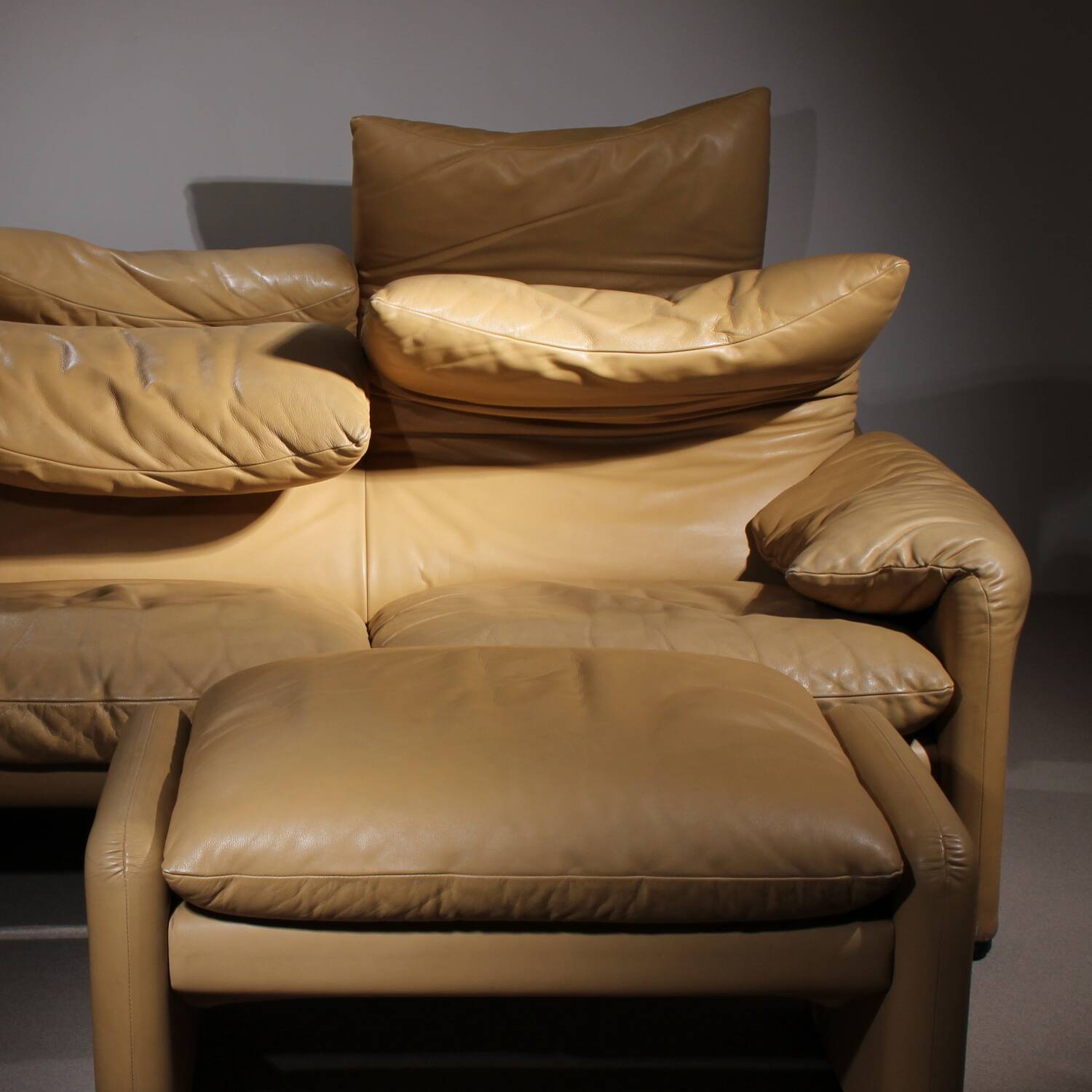 Leather Seating Group ‚Maralunga‘ by Vico Magistretti for Cassina