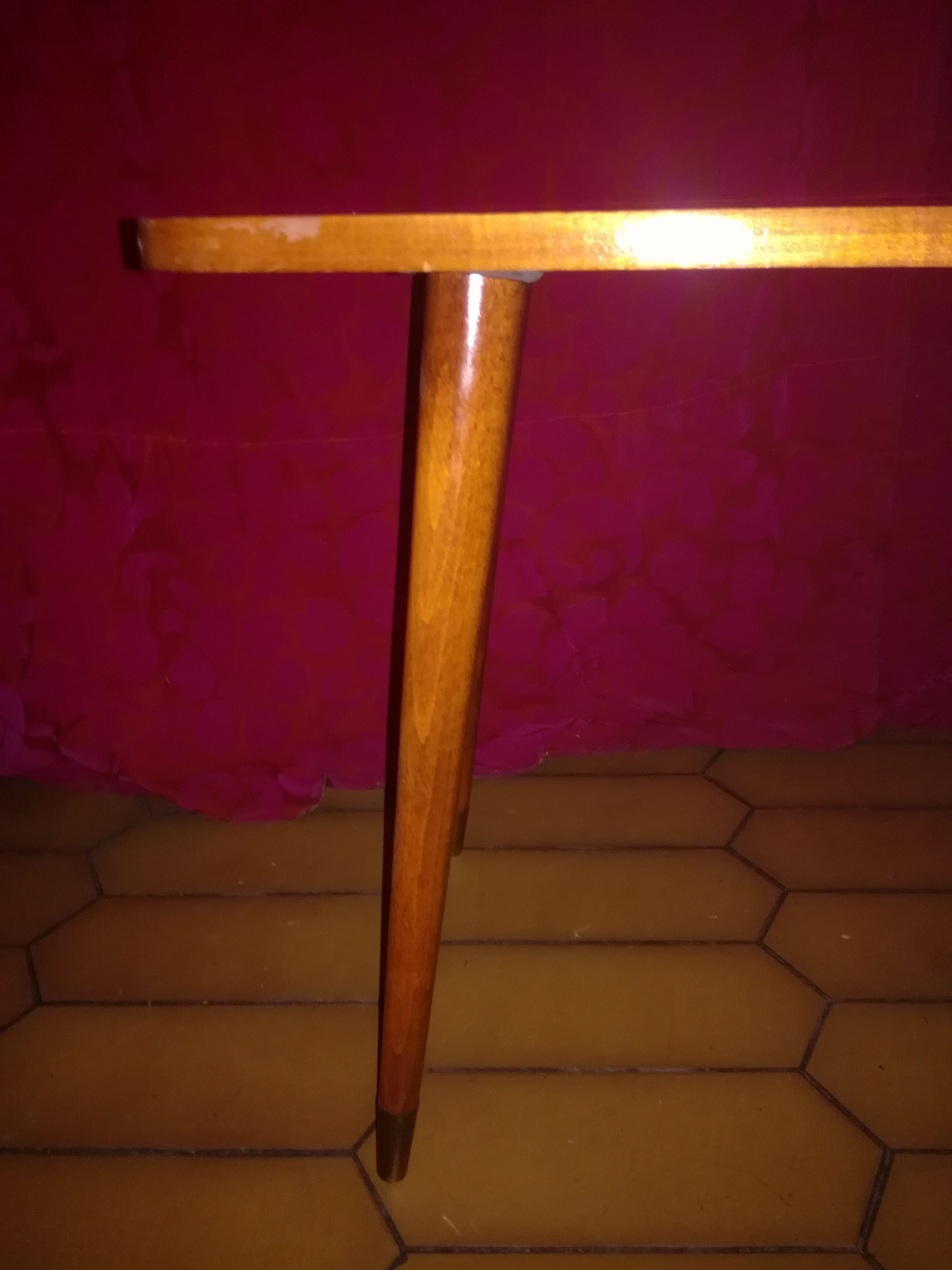 Table low Scandinavian style