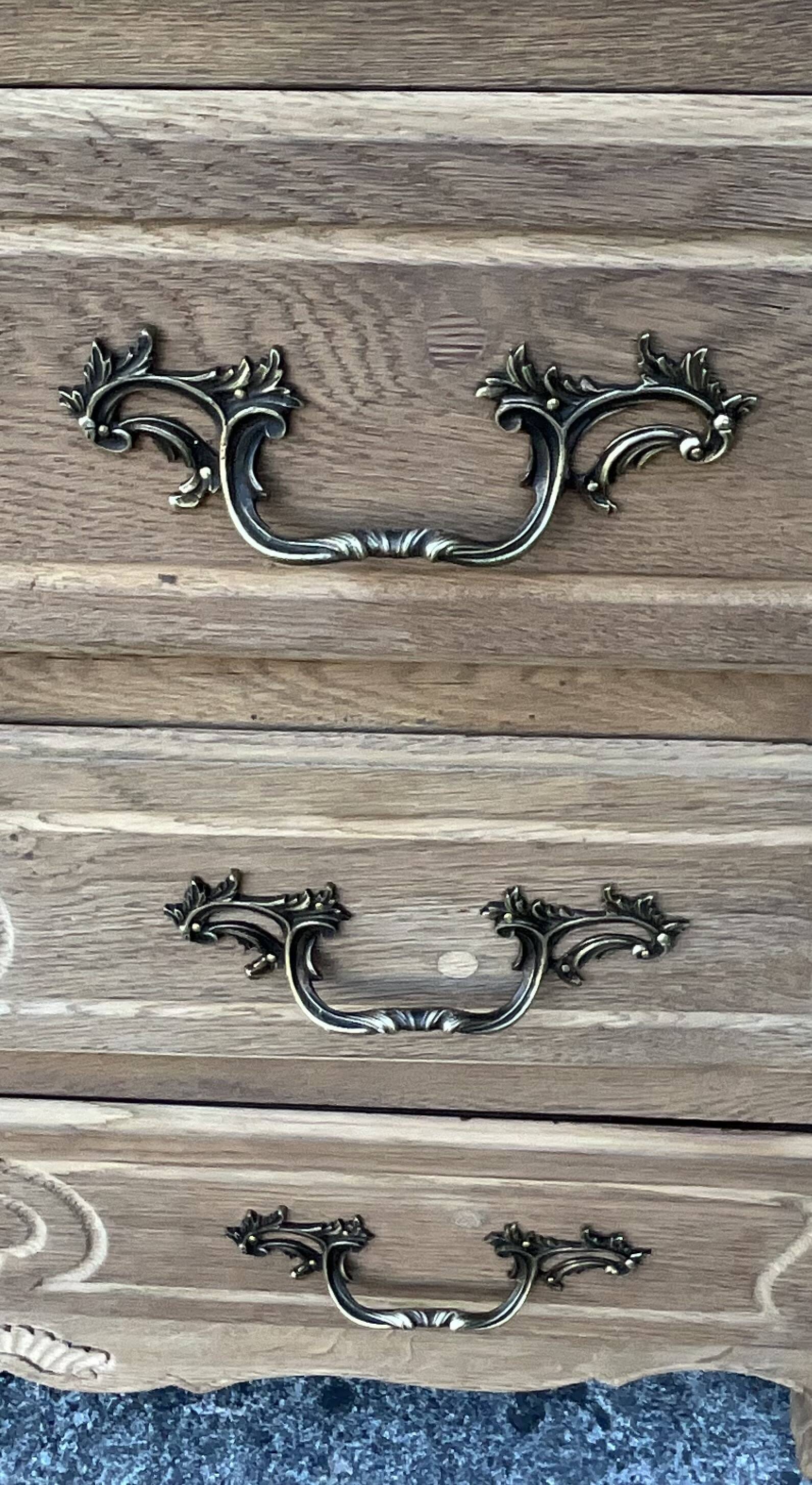 Louis XV chest of drawers in solid oak, late 18th century – Loire Valley