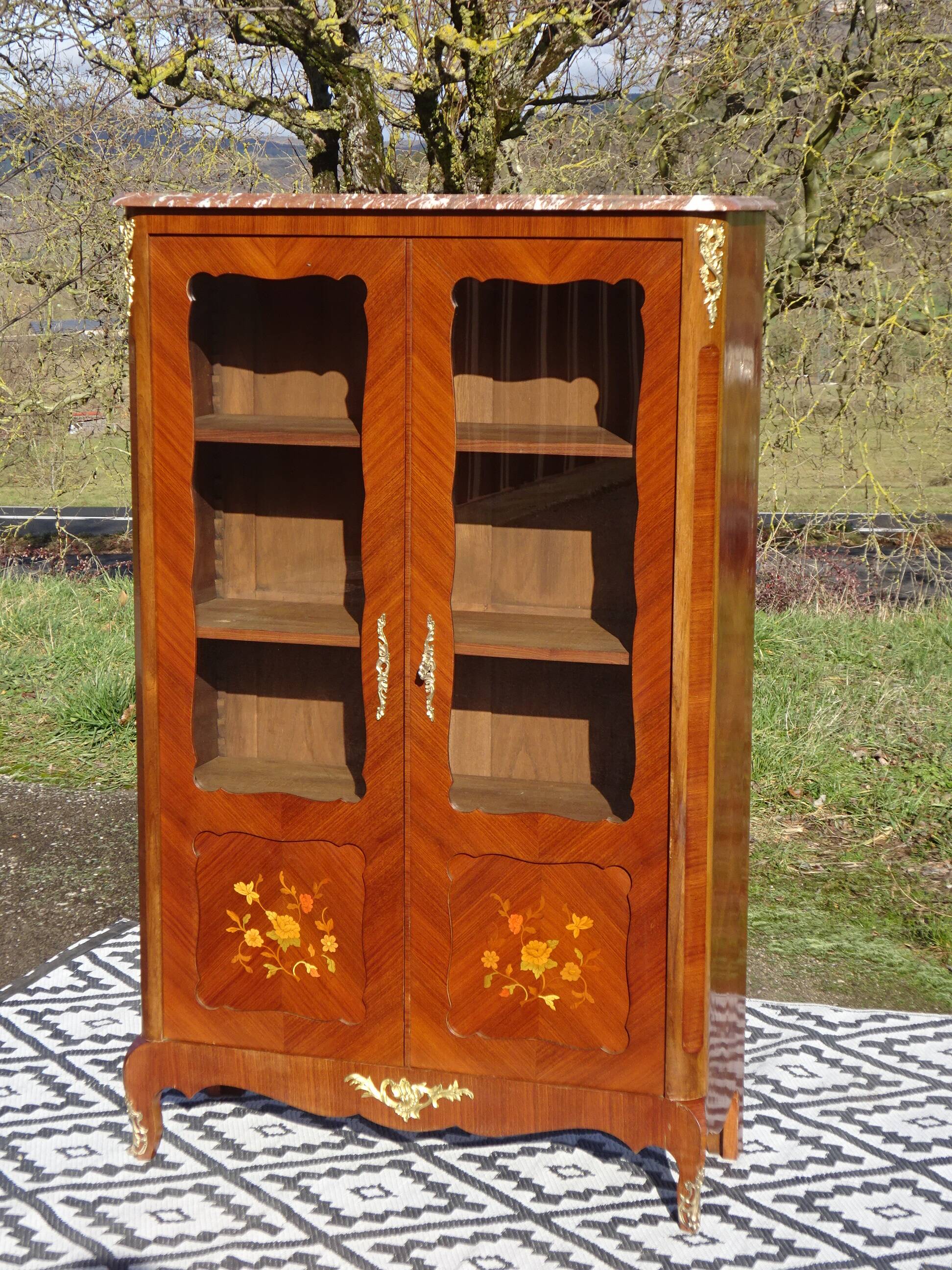 Glass library with rosewood marquetry in the Louis XV style.