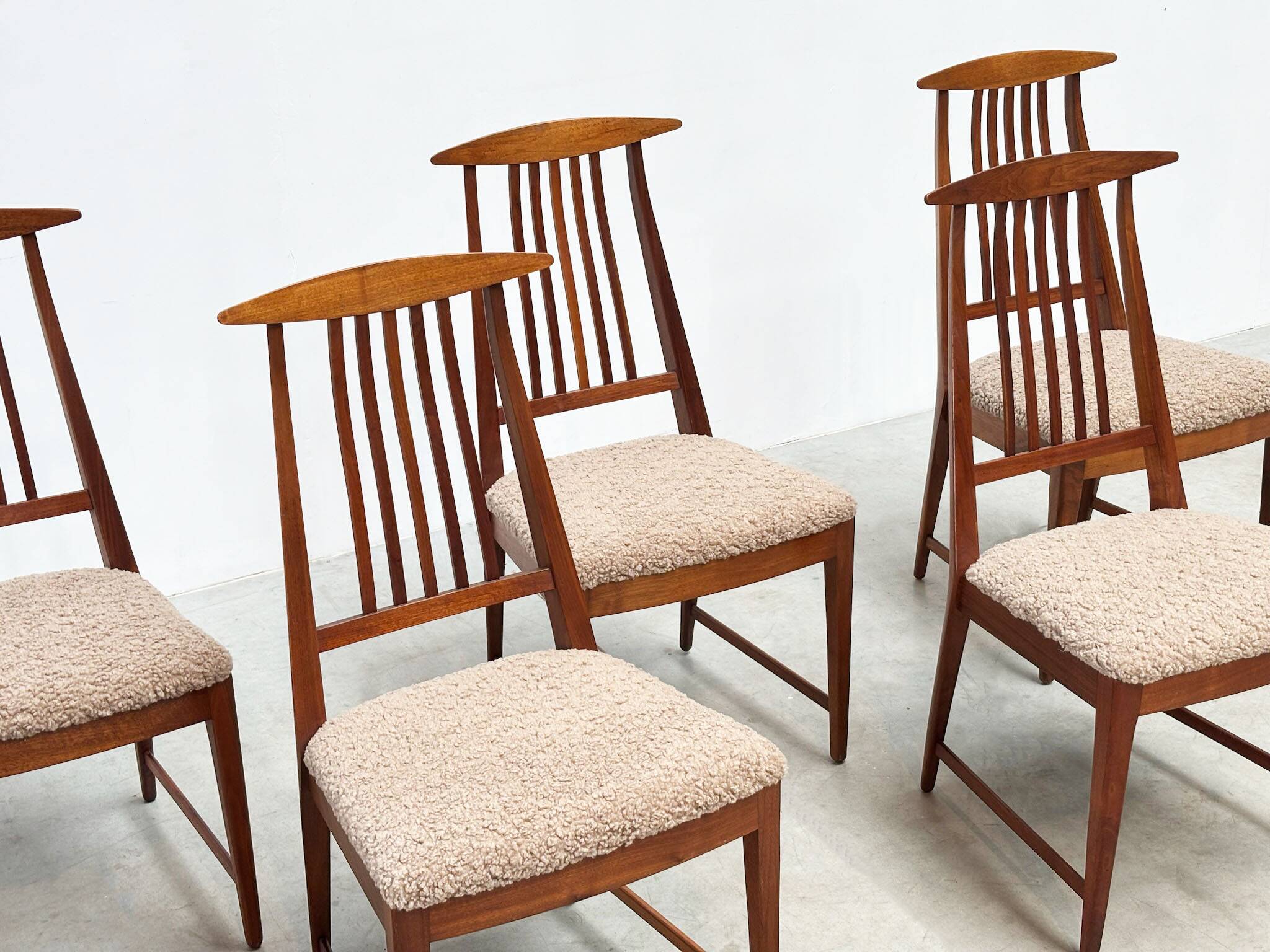 Set of six elegant Italian dining chairs