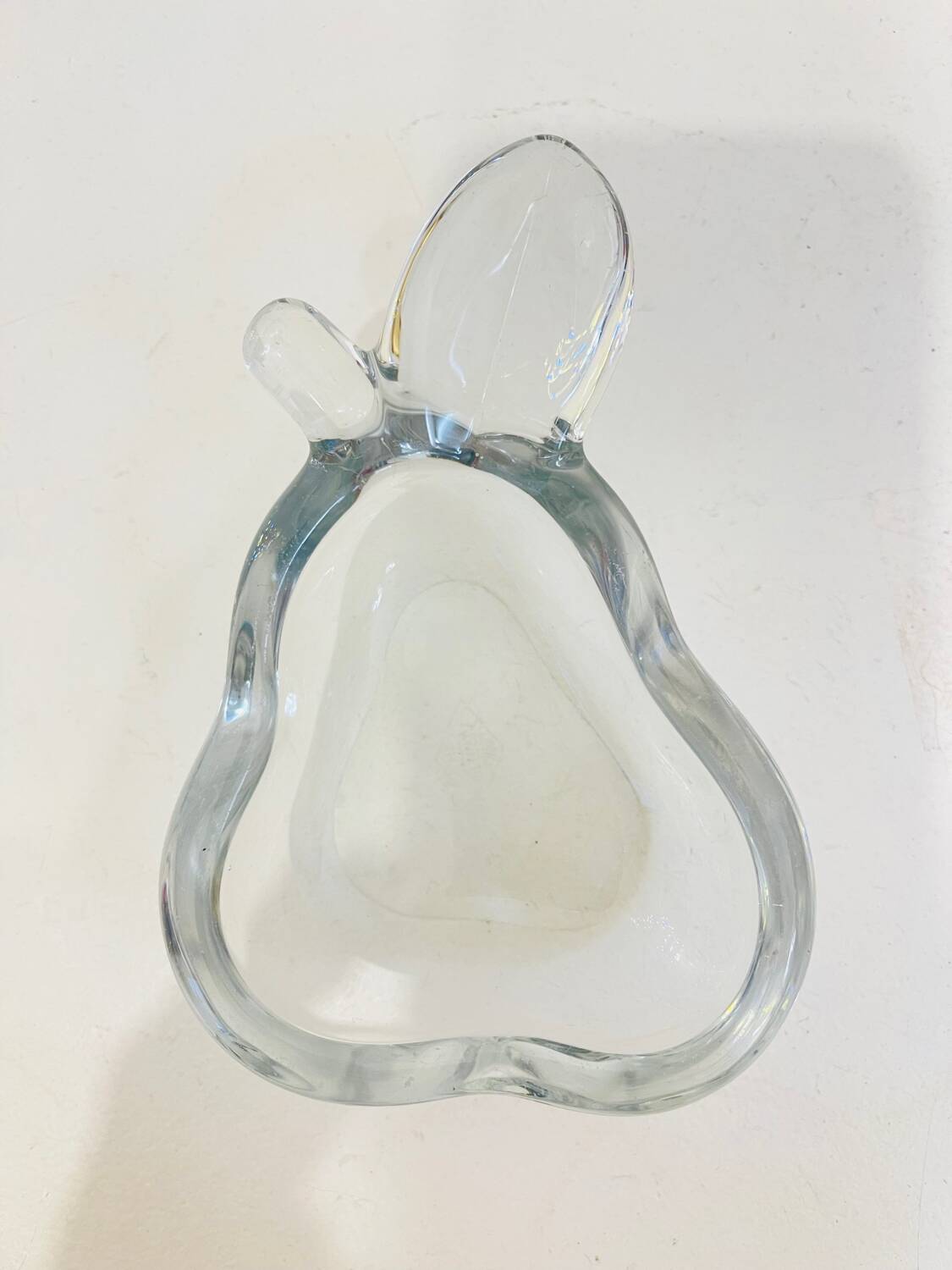 Crystal dish in the shape of a pear – Vannes-le-Châtel, 1970s