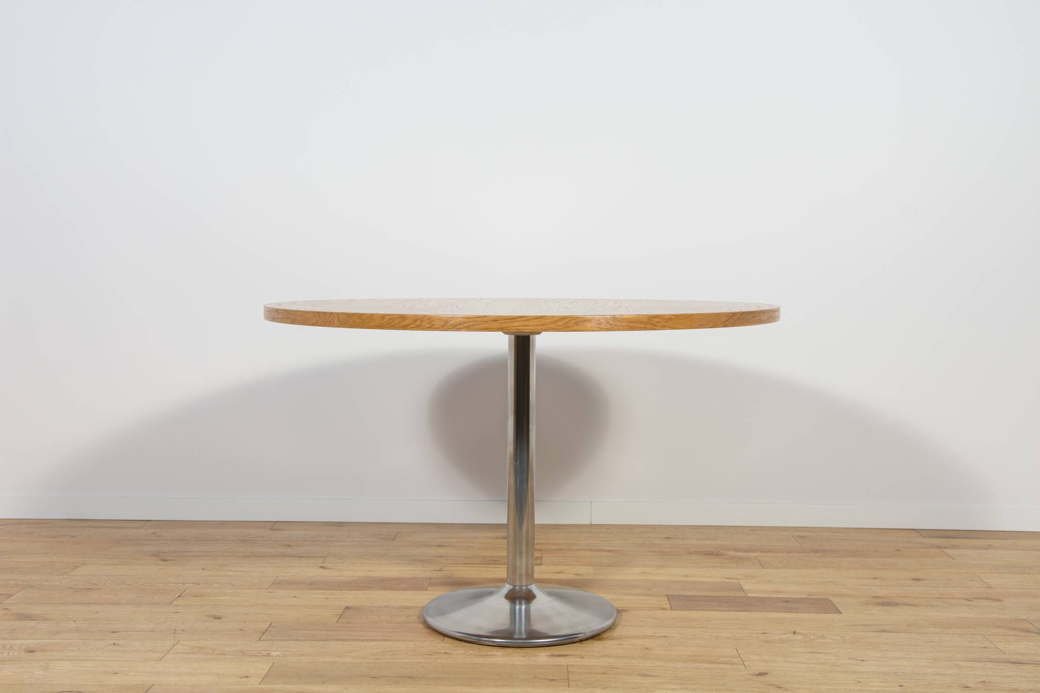 Mid-century modern oak round dining table, Denmark, 1970s