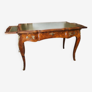 Bureau plat Louis XV marqueterie et cuir