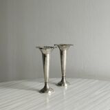 Duo de vases en métal argenté brillant
