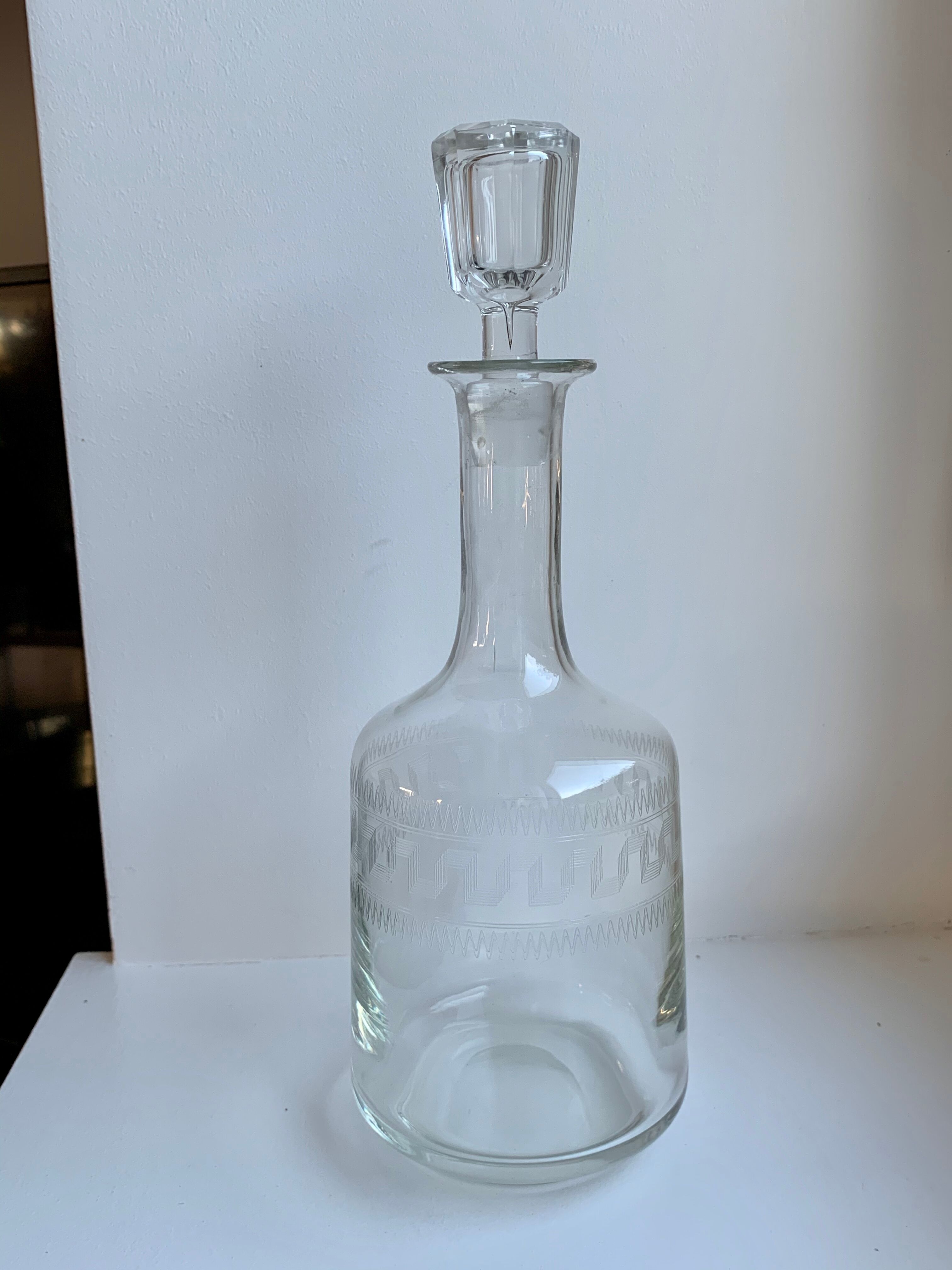 Antique decanter in engraved crystal 50s