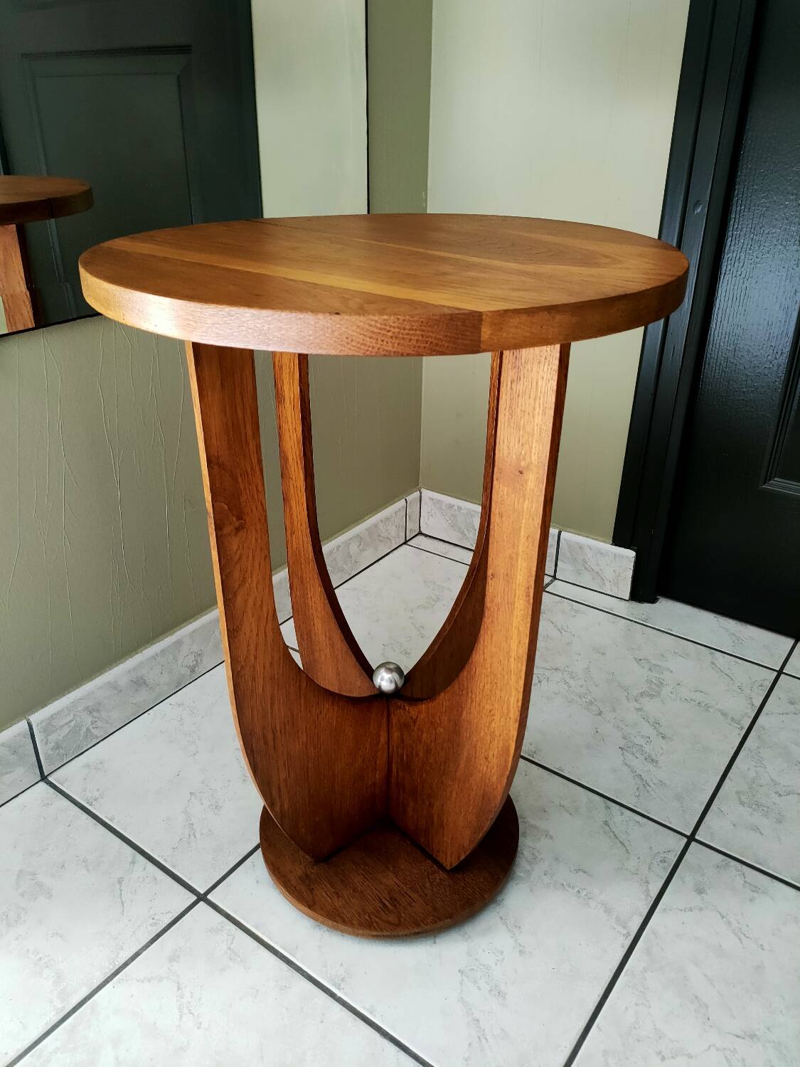 Antique Art Deco oak pedestal table