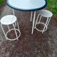 Table et 2 tabourets