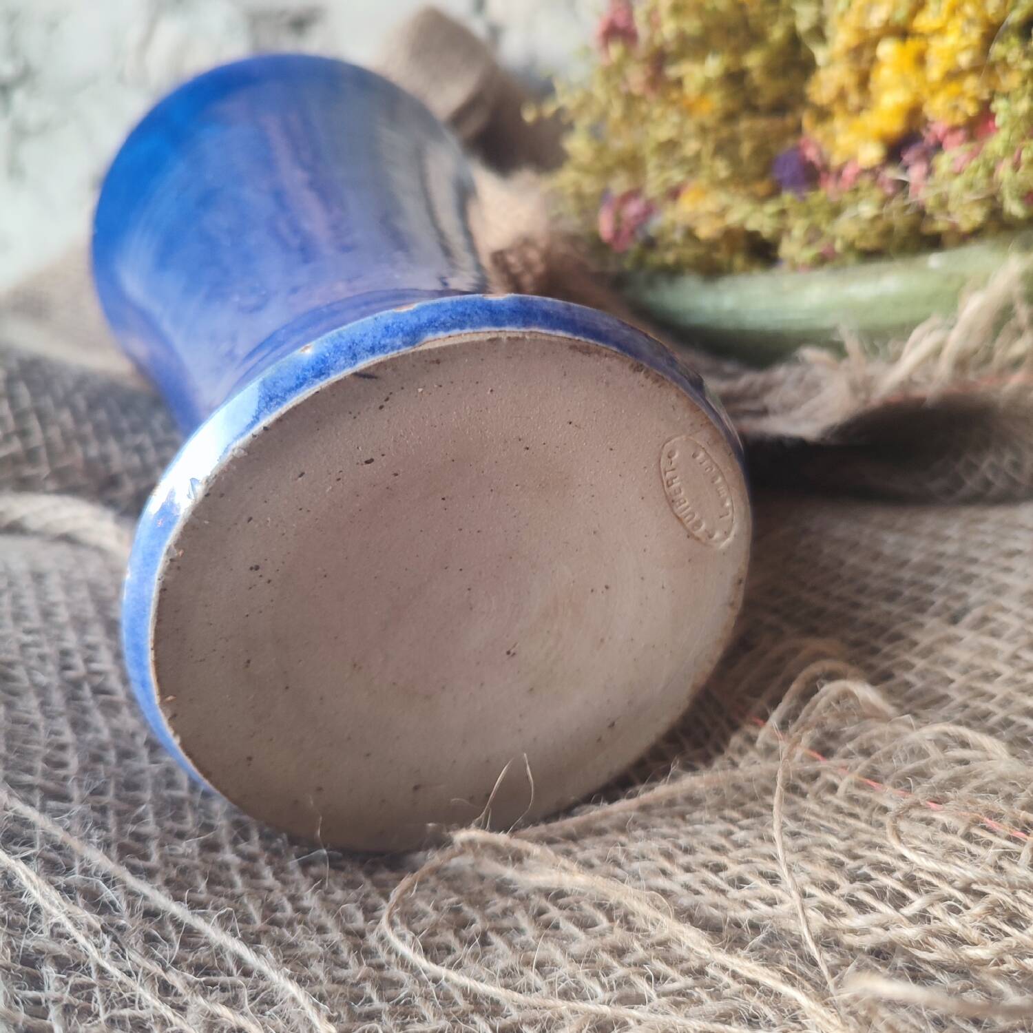 Vase diabolo artisanat Guibert à Lamoura en grès émaillé bleu cobalt