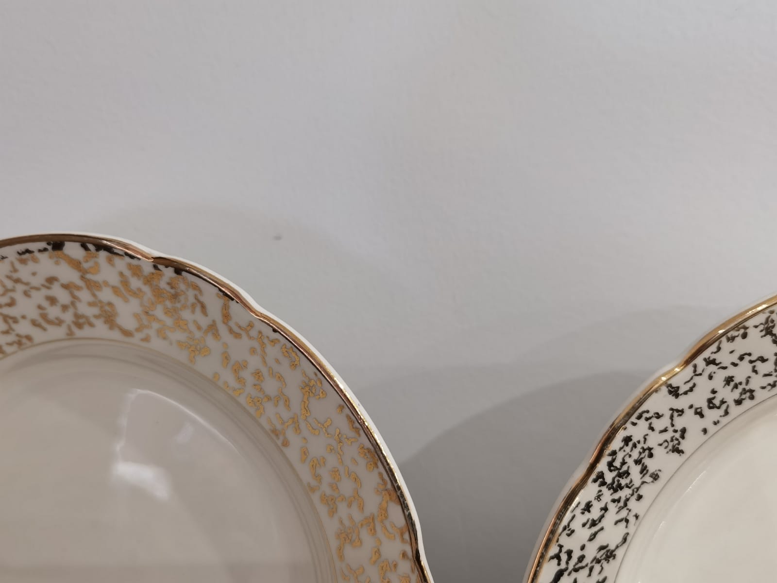 White and golden dessert plates Villeroy and Boch