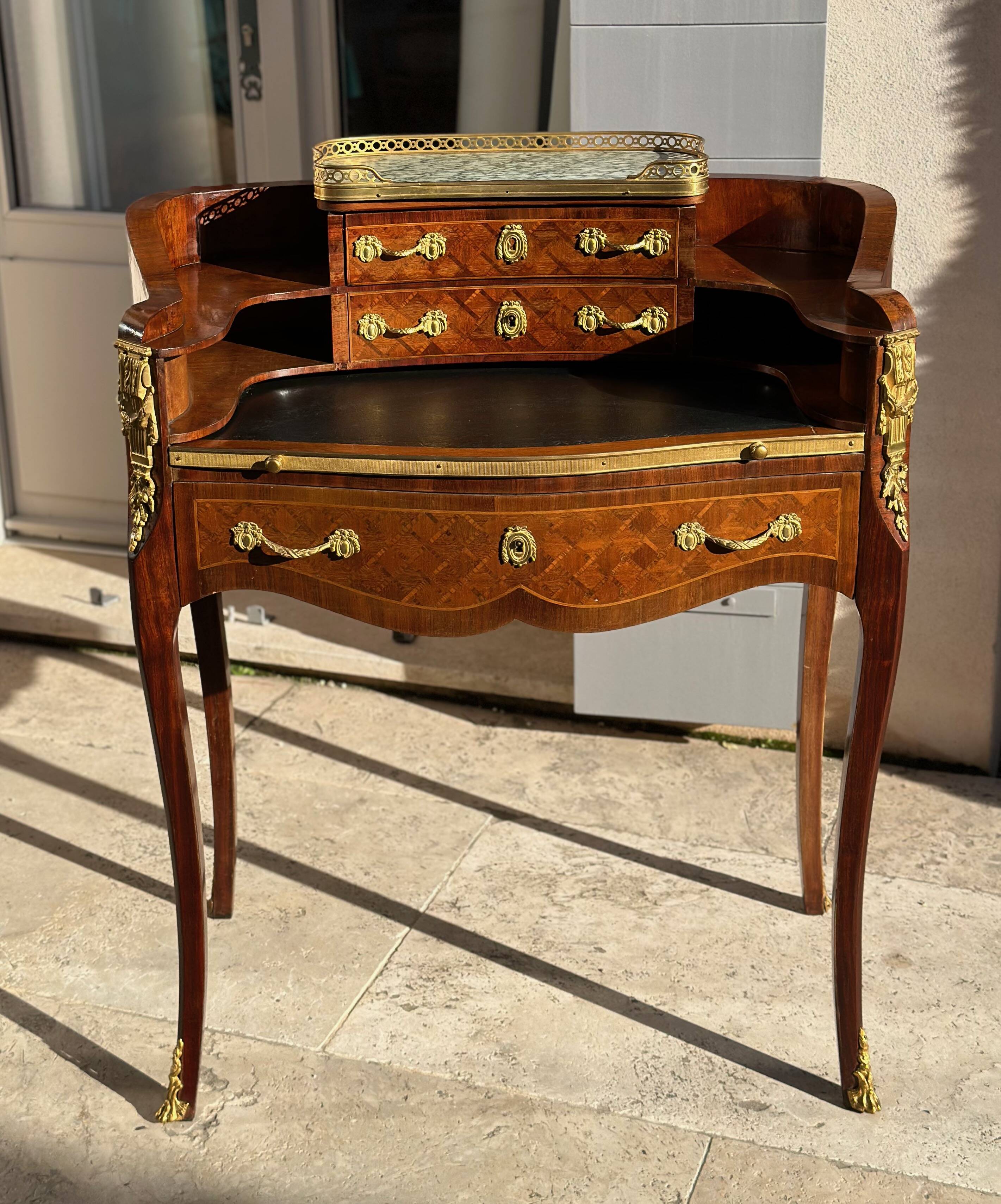 Sublime mid-tier Transition style desk, inlaid, 19th century