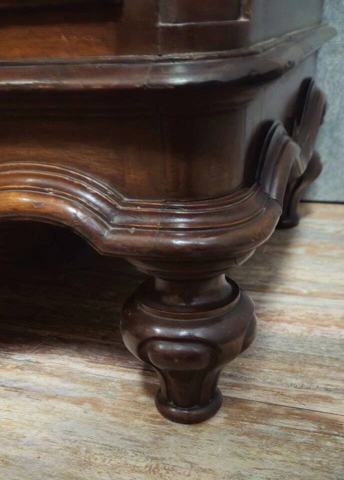 Buffet or sideboard with Venetian doors in Louis XV style made of walnut.