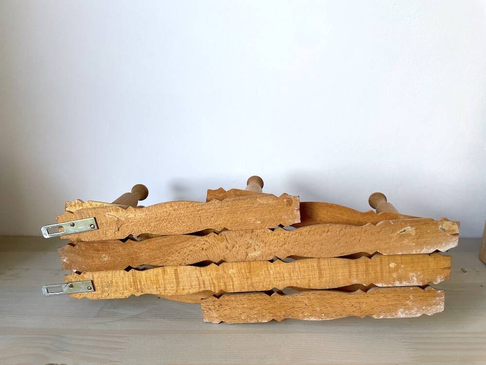 Wall accordion coat rack in light wood