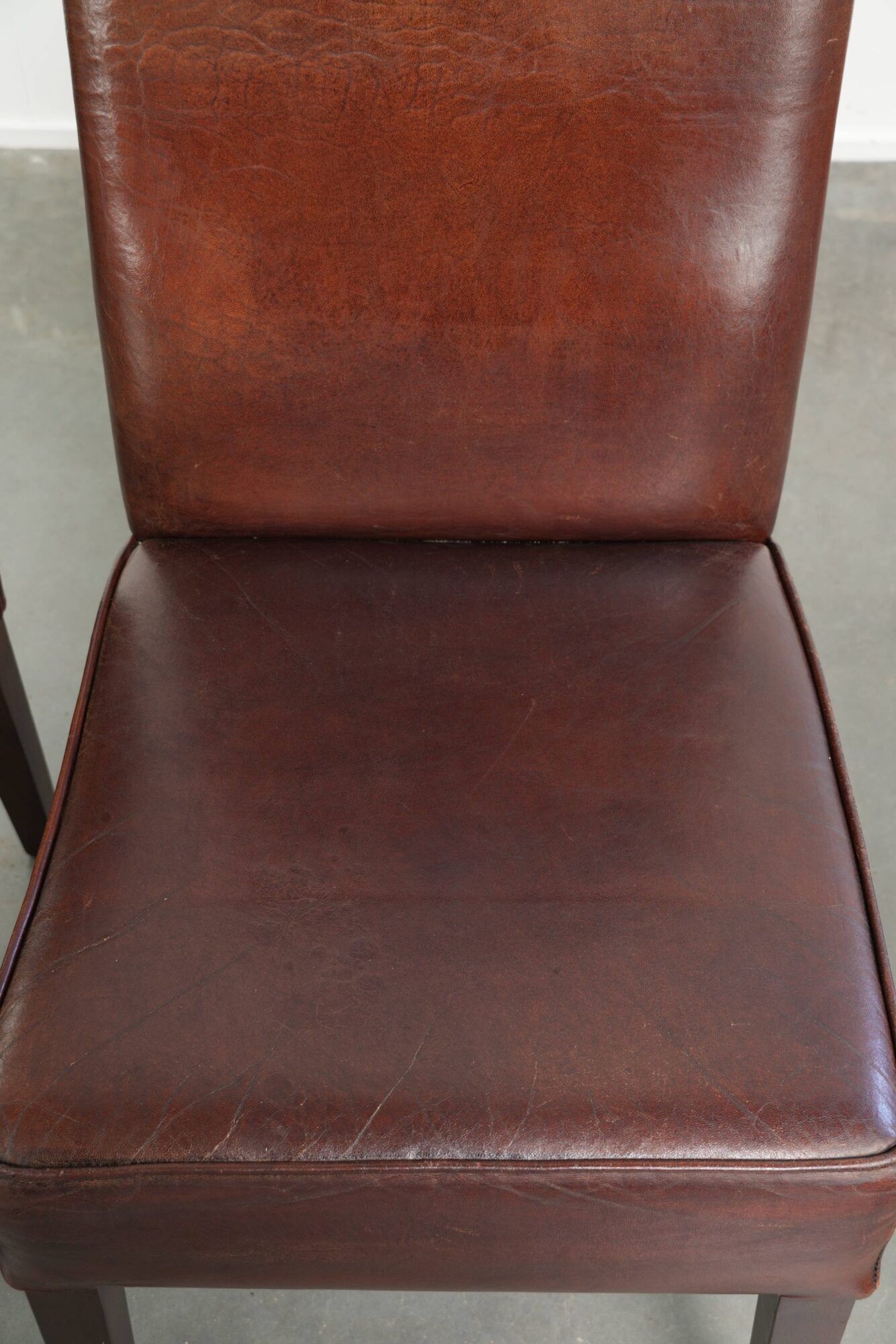 Beautiful and comfortable set of 6 sheepskin dining chairs in English style