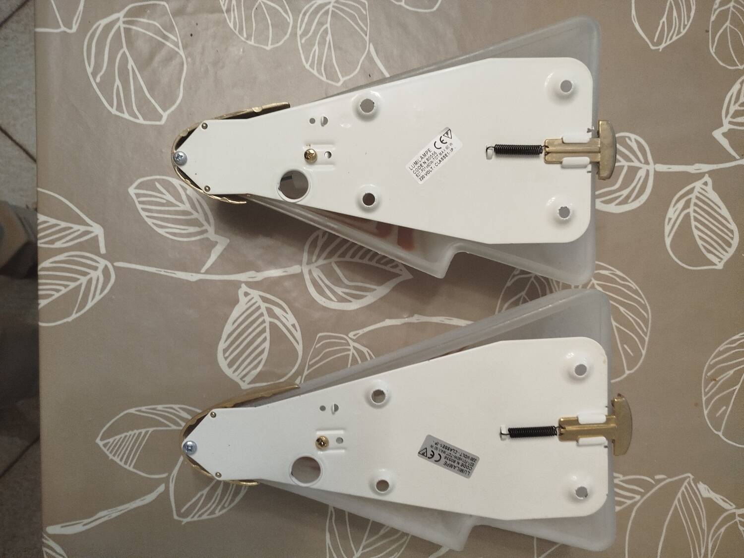 Pairs of Diana wall lights, Kasinski, Poland, 1980, opaline glass.