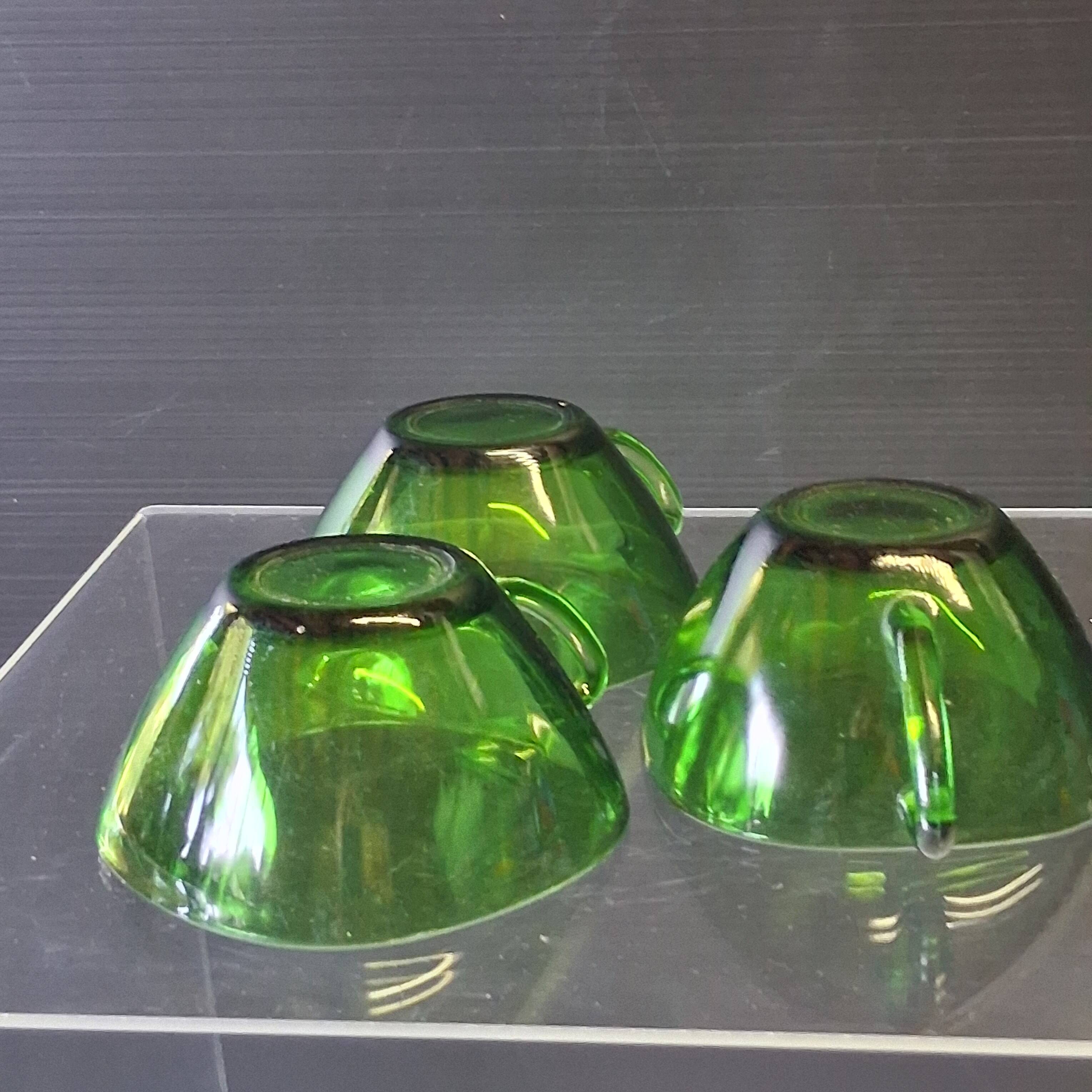 Set of 3 green glass cups from Vereco in very good condition.