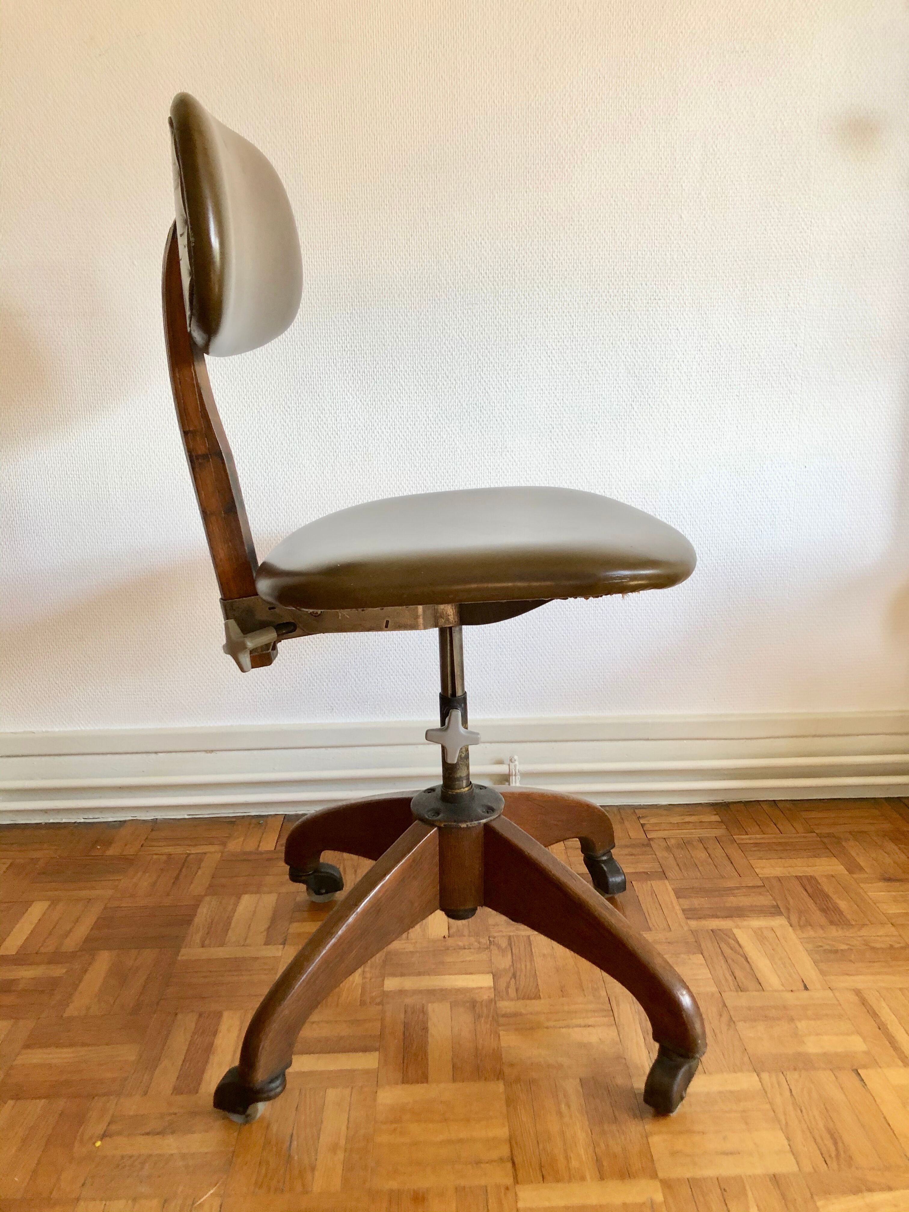 Office chair with wheels