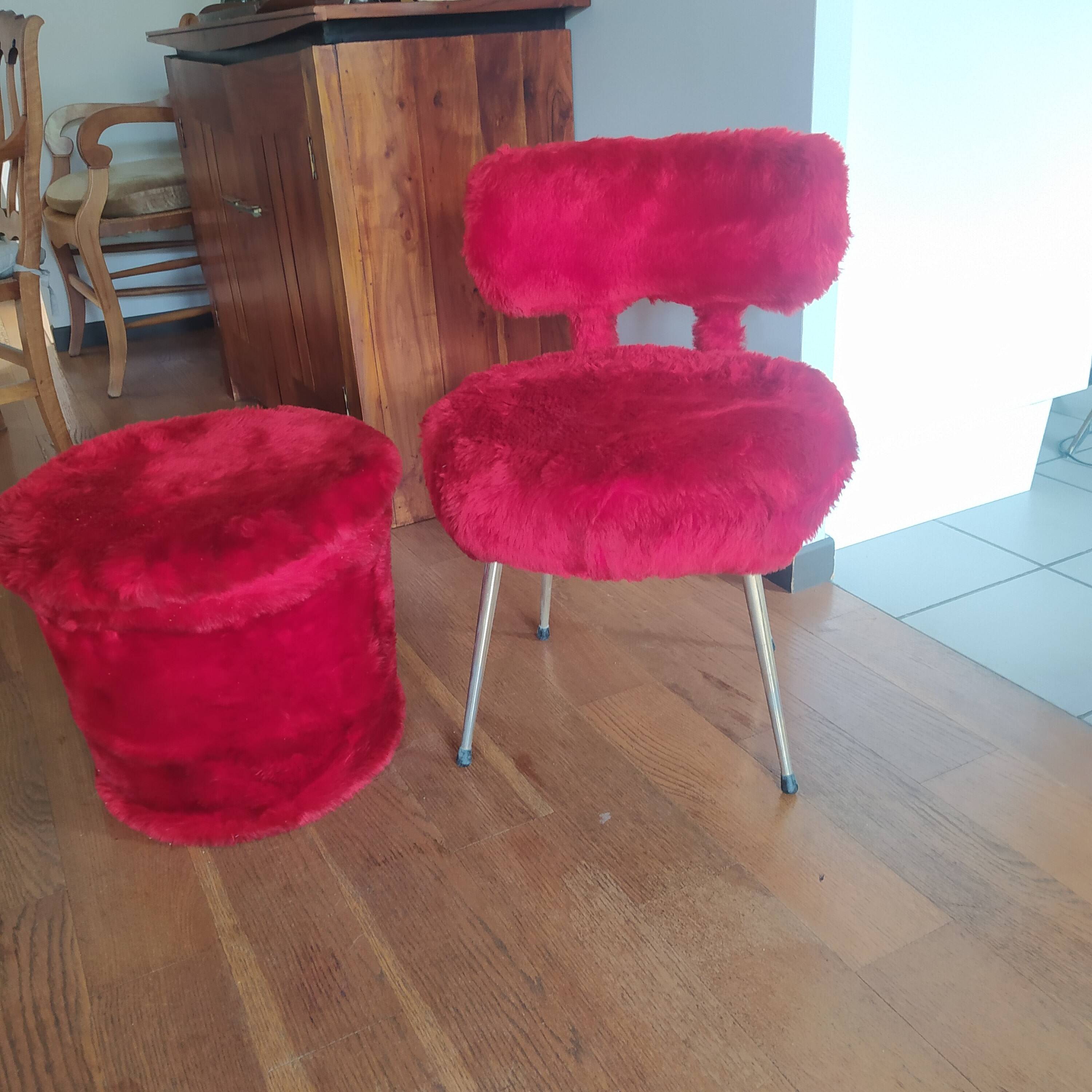 vintage red furry chair and pouf Pelfran 1960/1970