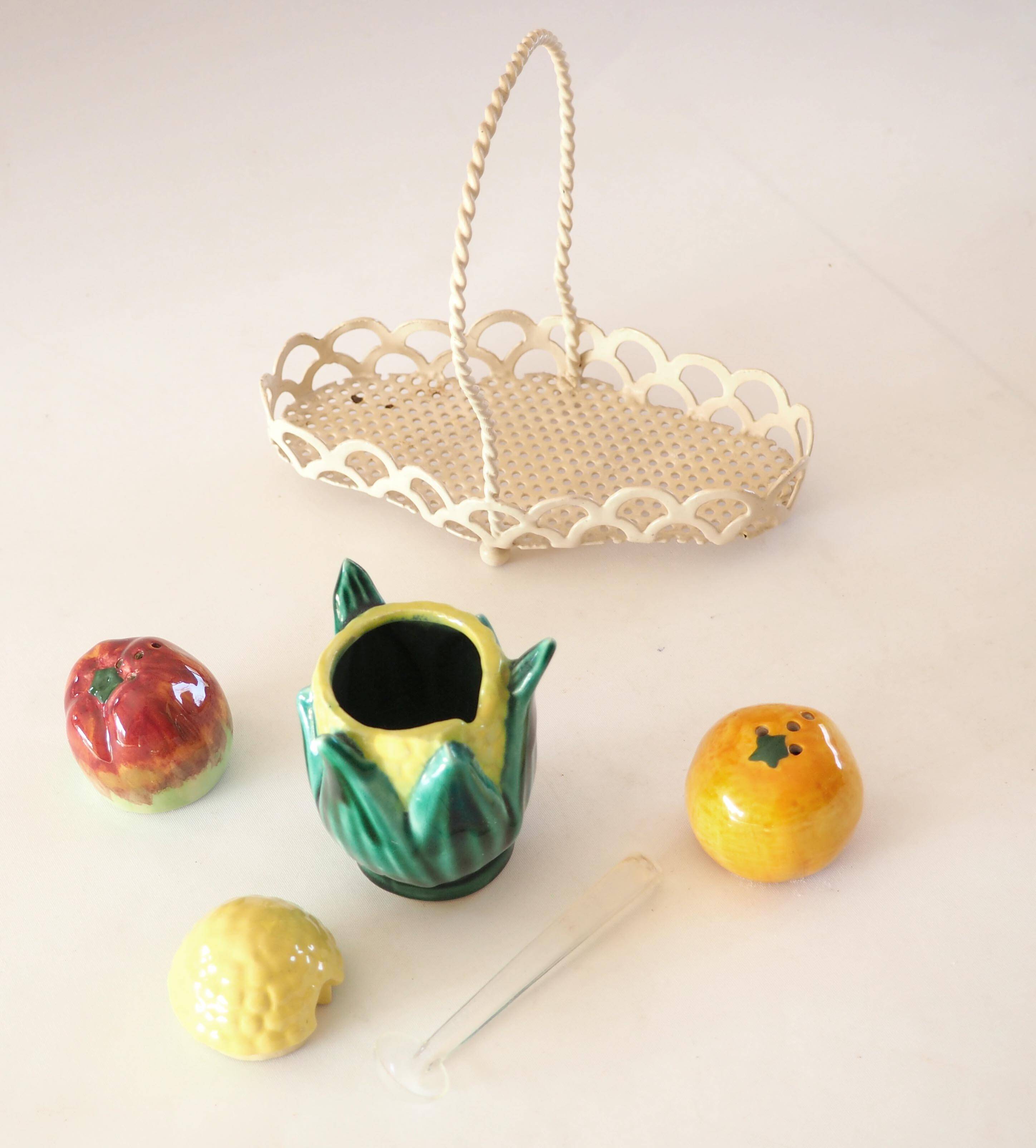 Salt and pepper set in slip and its basket