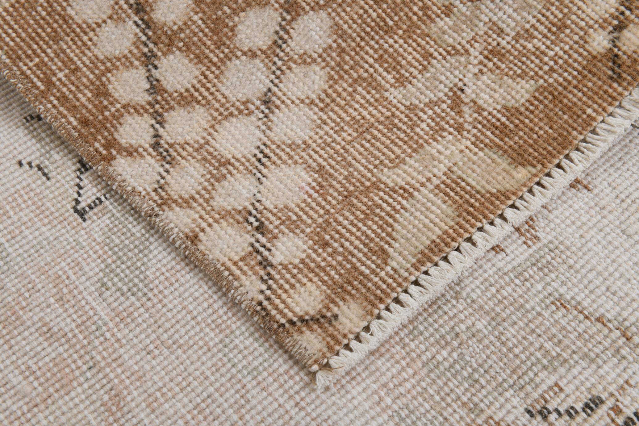Tapis Aubusson ancien tons beiges et roses, élégant et raffiné, 209x335 Cm