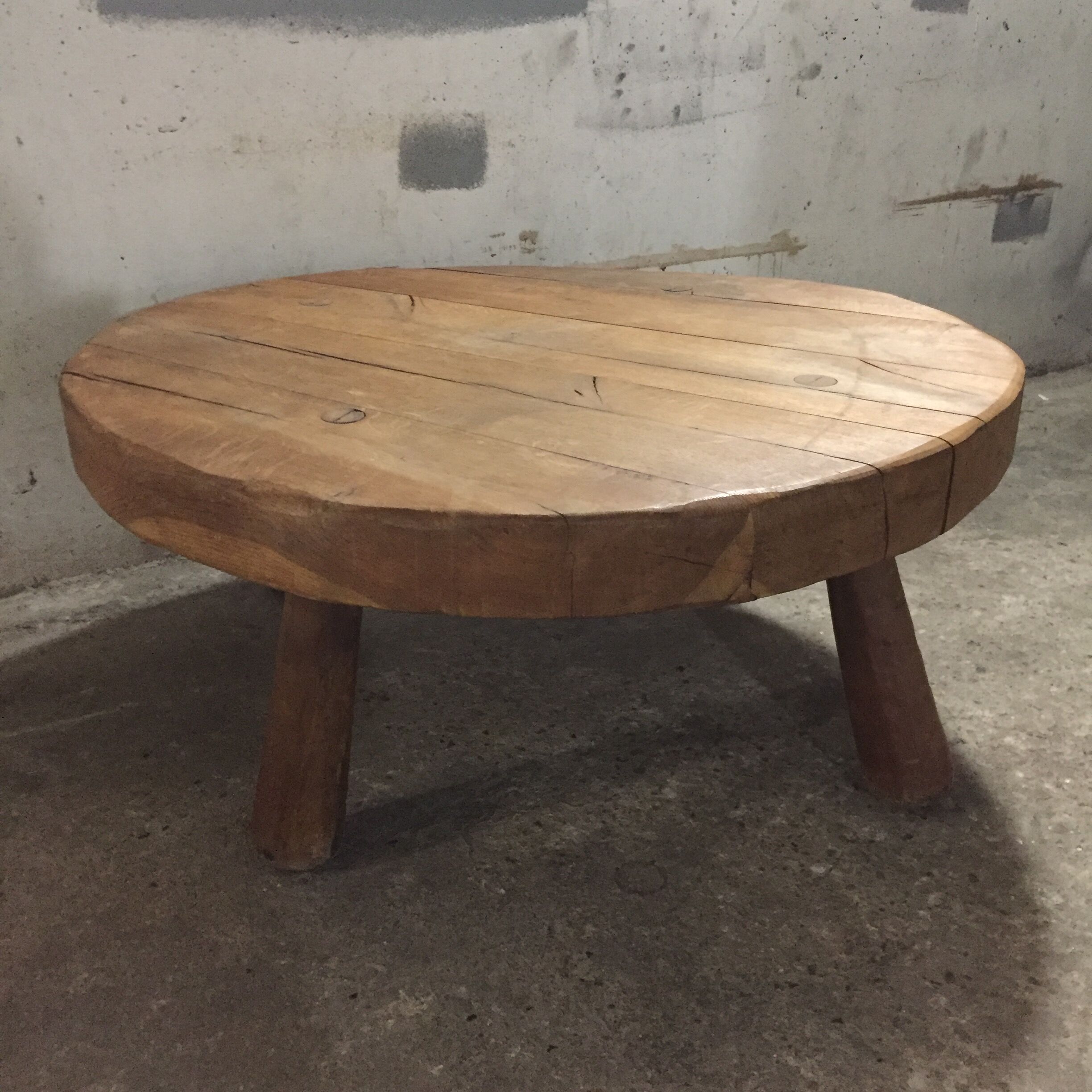 Coffee table brutalizes oak