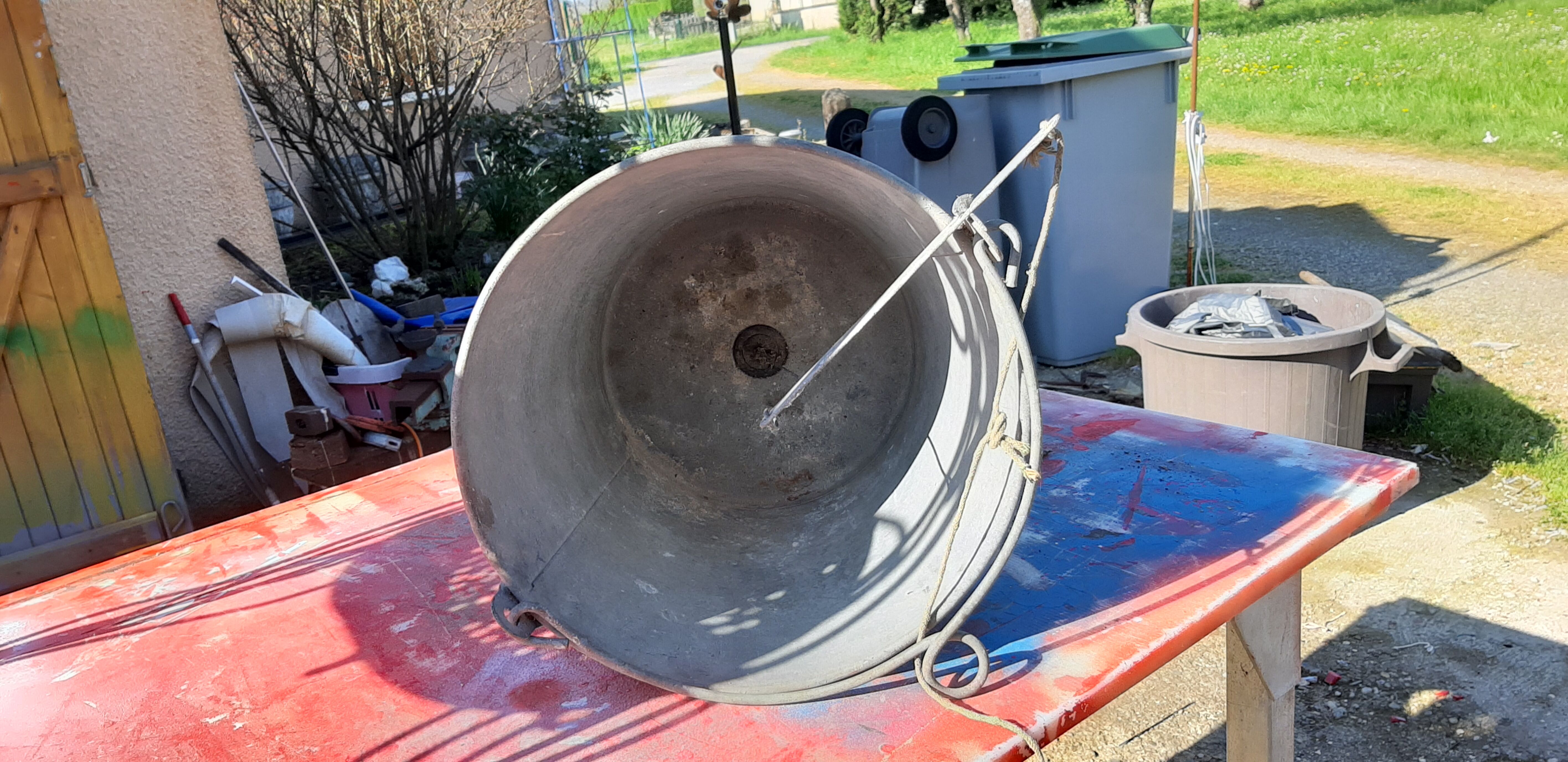 Galvanized aluminum shower seal