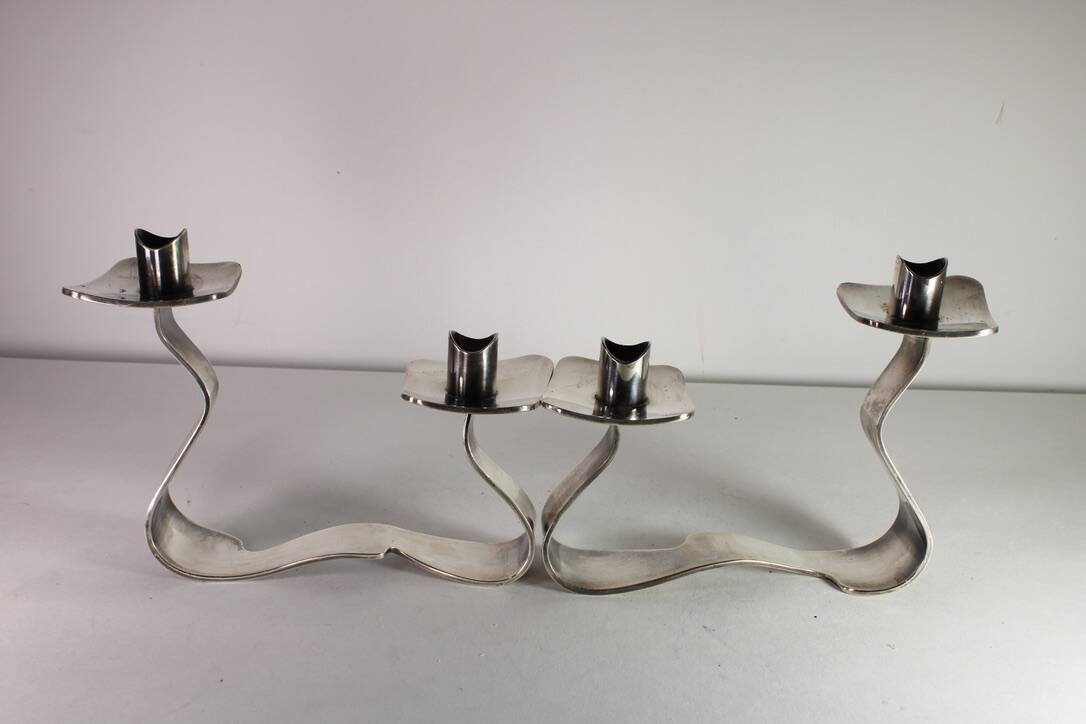 Paire De Chandeliers / Bougeoirs En Metal Argenté , Ercuis