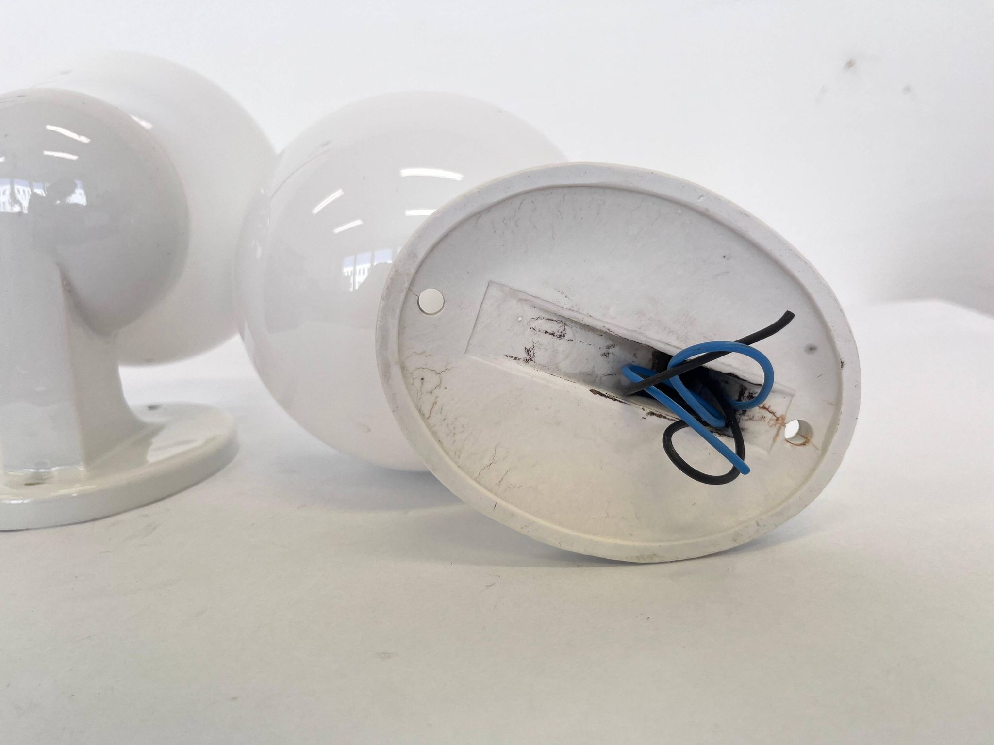 Pair of Bauhaus Wall Lamps in Porcelain and Glass - Design - 1930s
