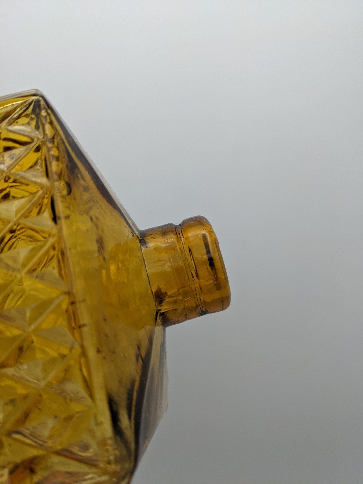 small square carafe, smoked brown