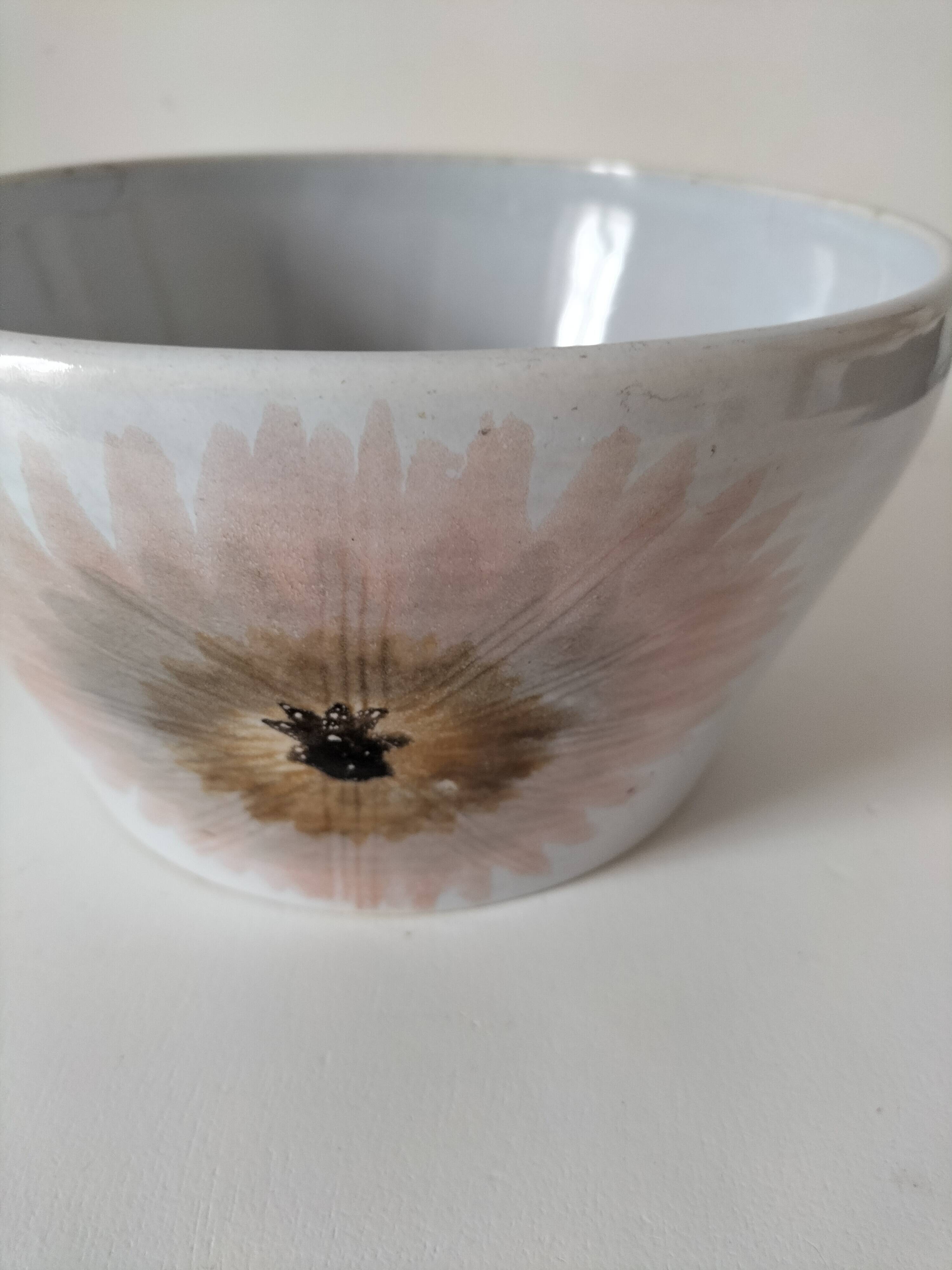 Saint Amand plate model Urchin - vintage and arty