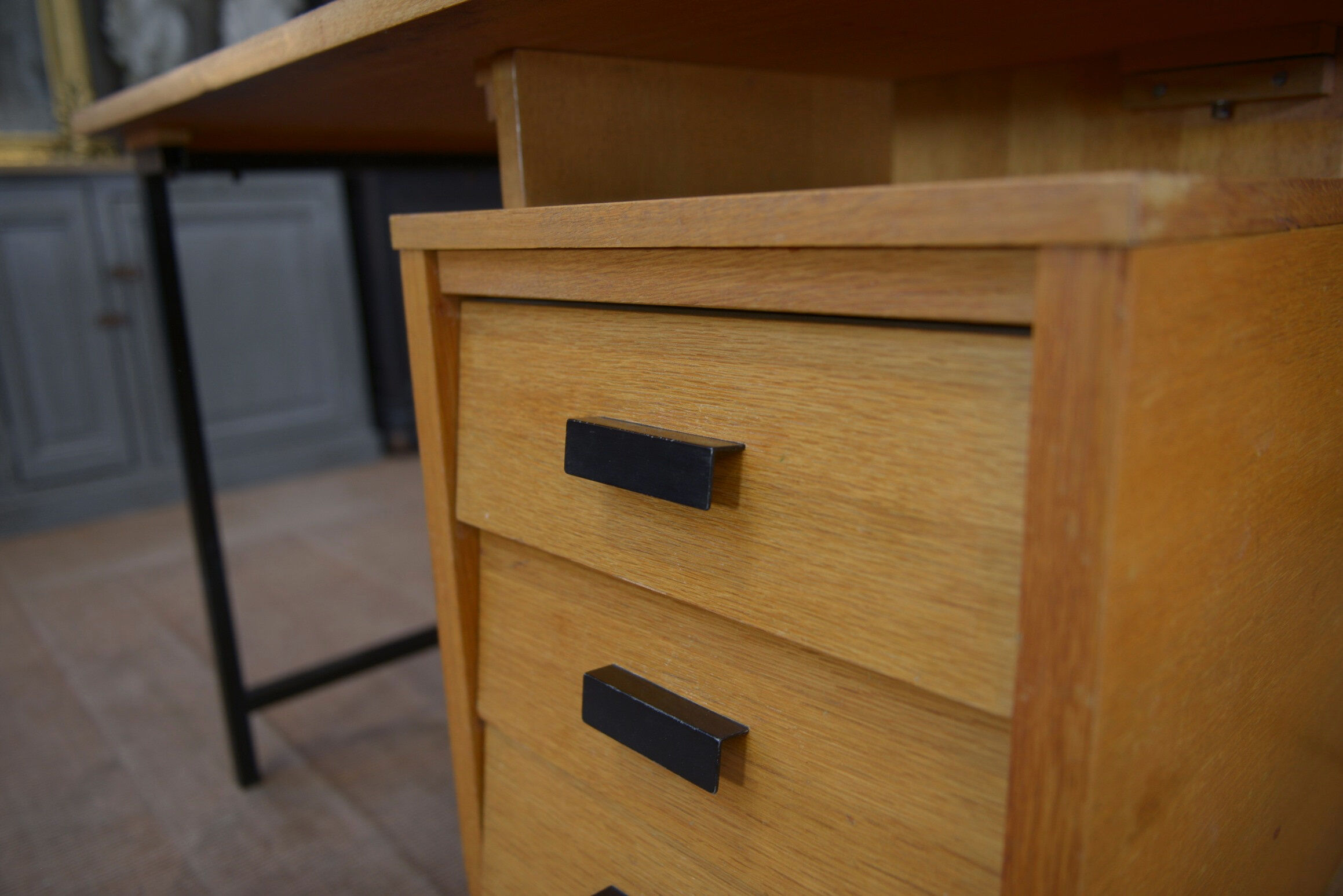 Office 1950 by Pierre Guariche in oak and metal