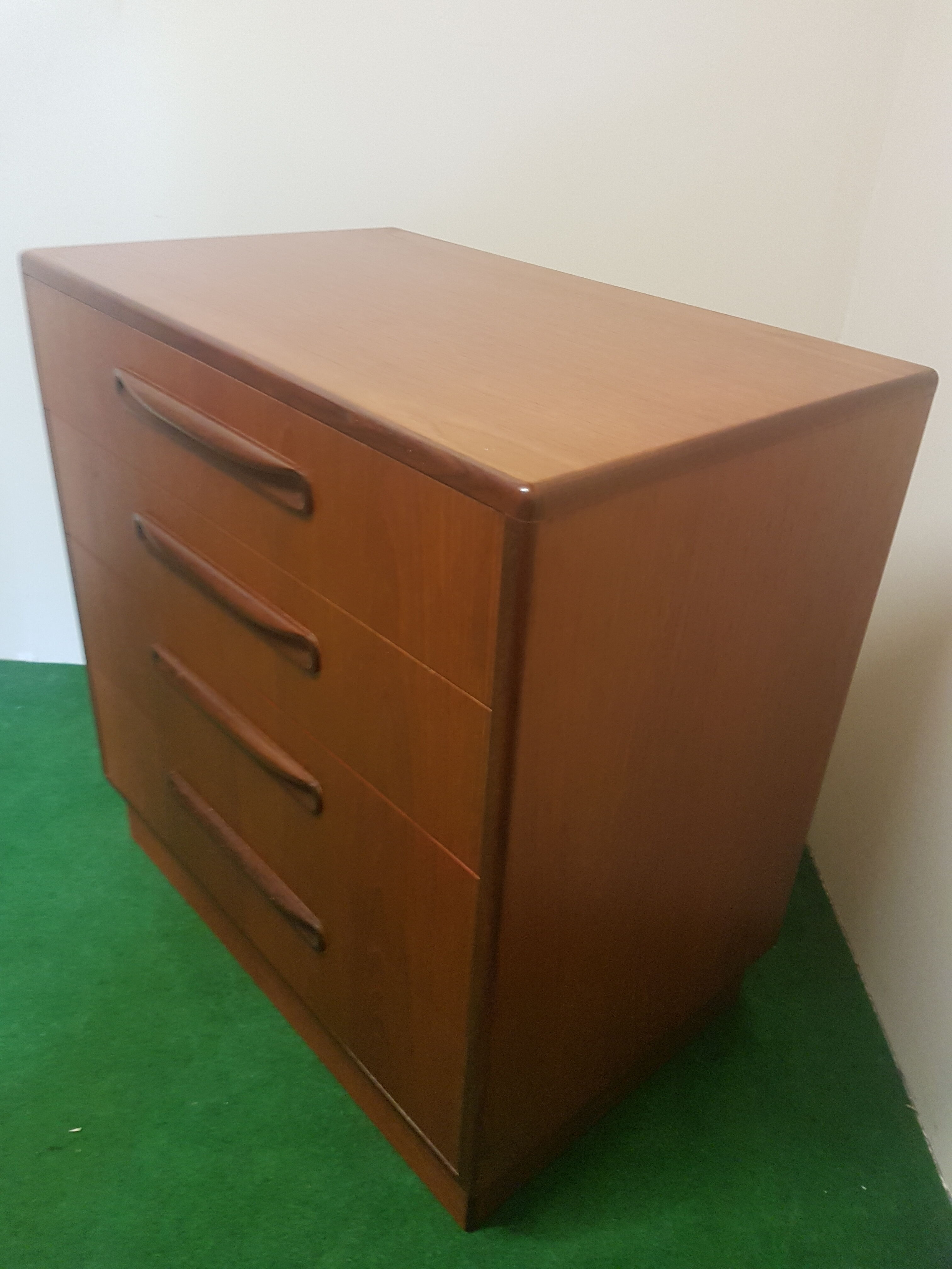 Vintage chest of drawers