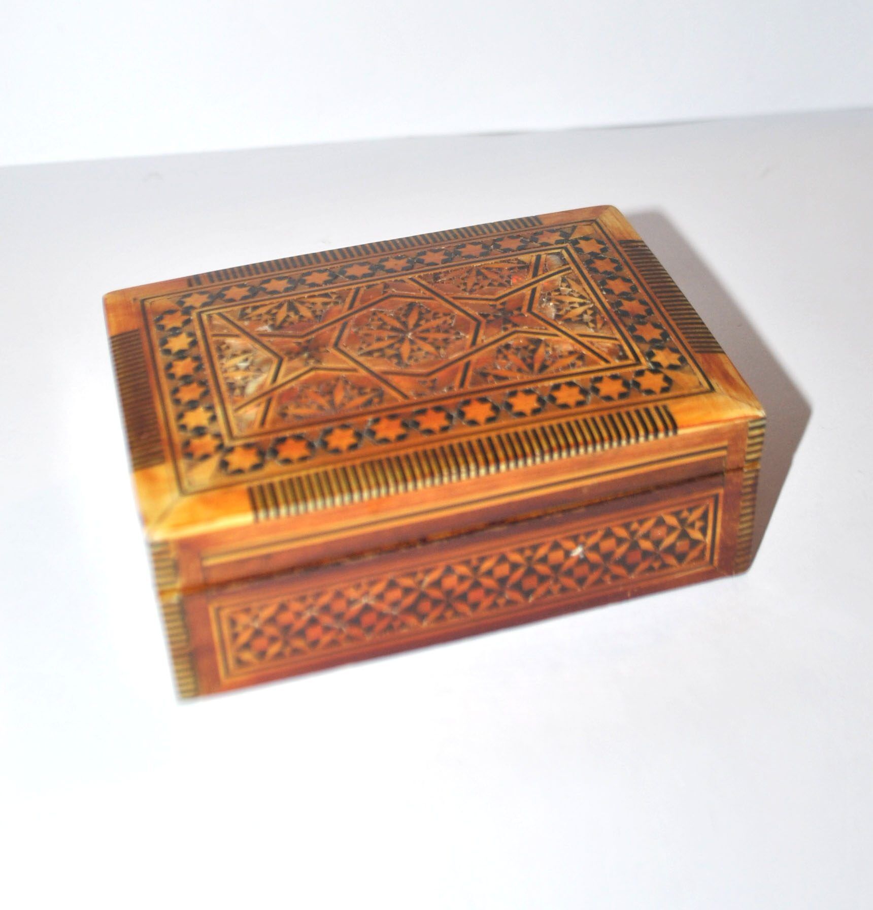 Vintage wooden box with straw marquetry and mother-of-pearl decoration.